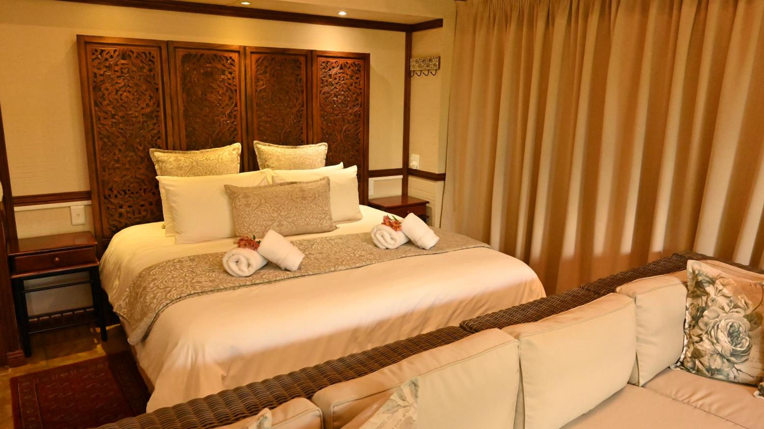 Standard Double Room - Photo 13