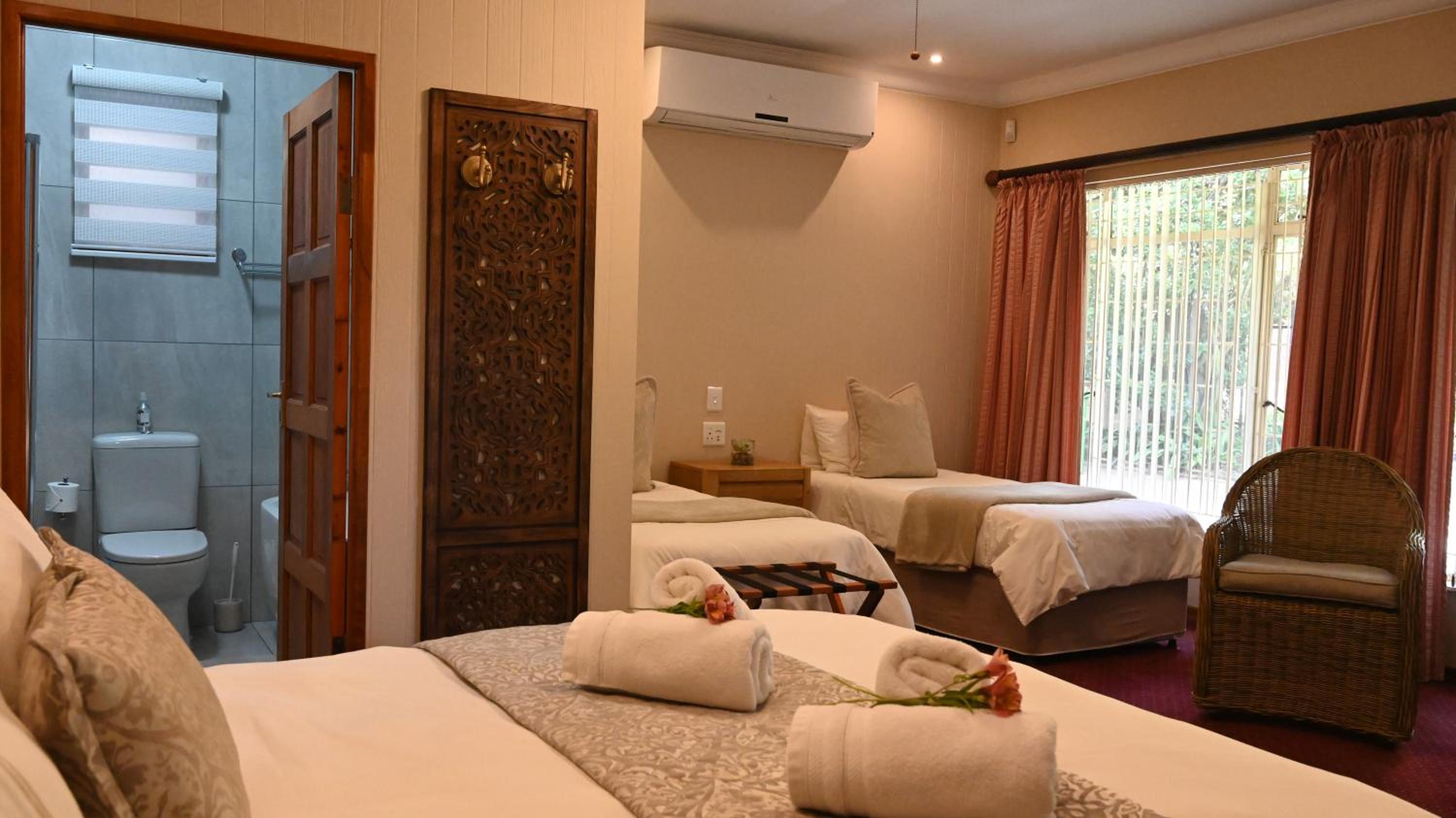 Standard Double Room - Photo 14