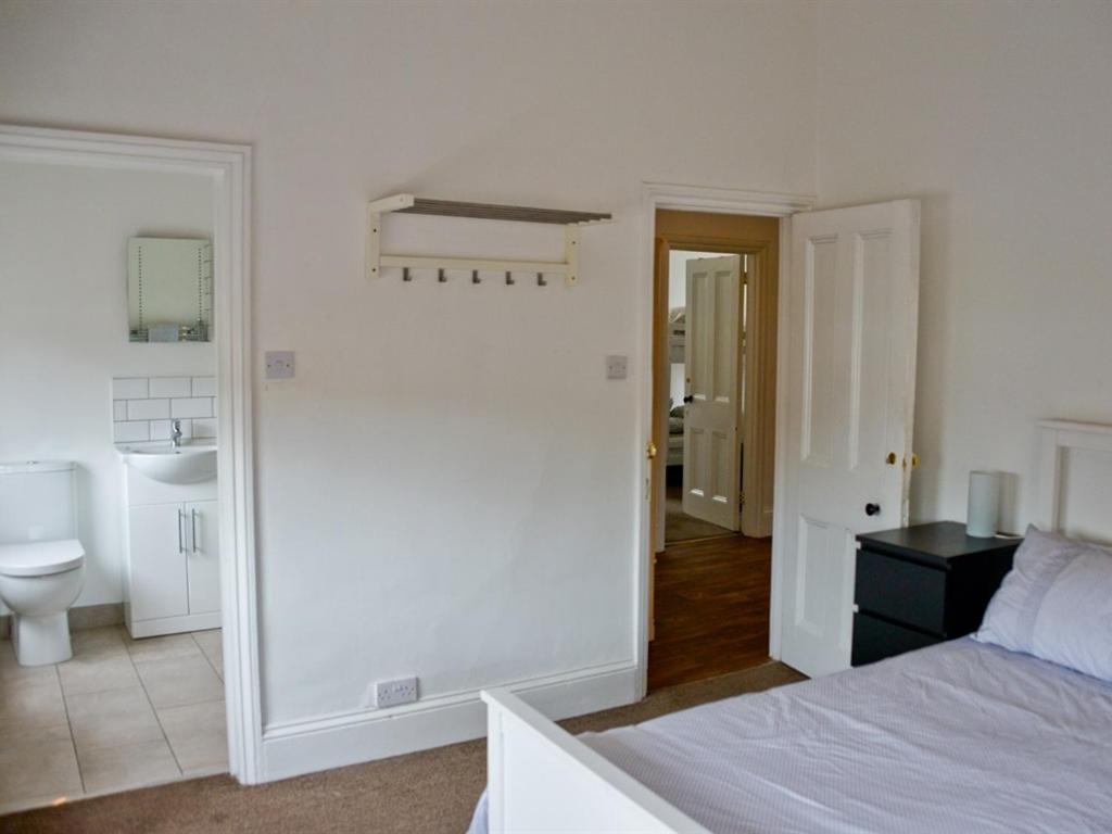 Three-Bedroom Apartment photo 1