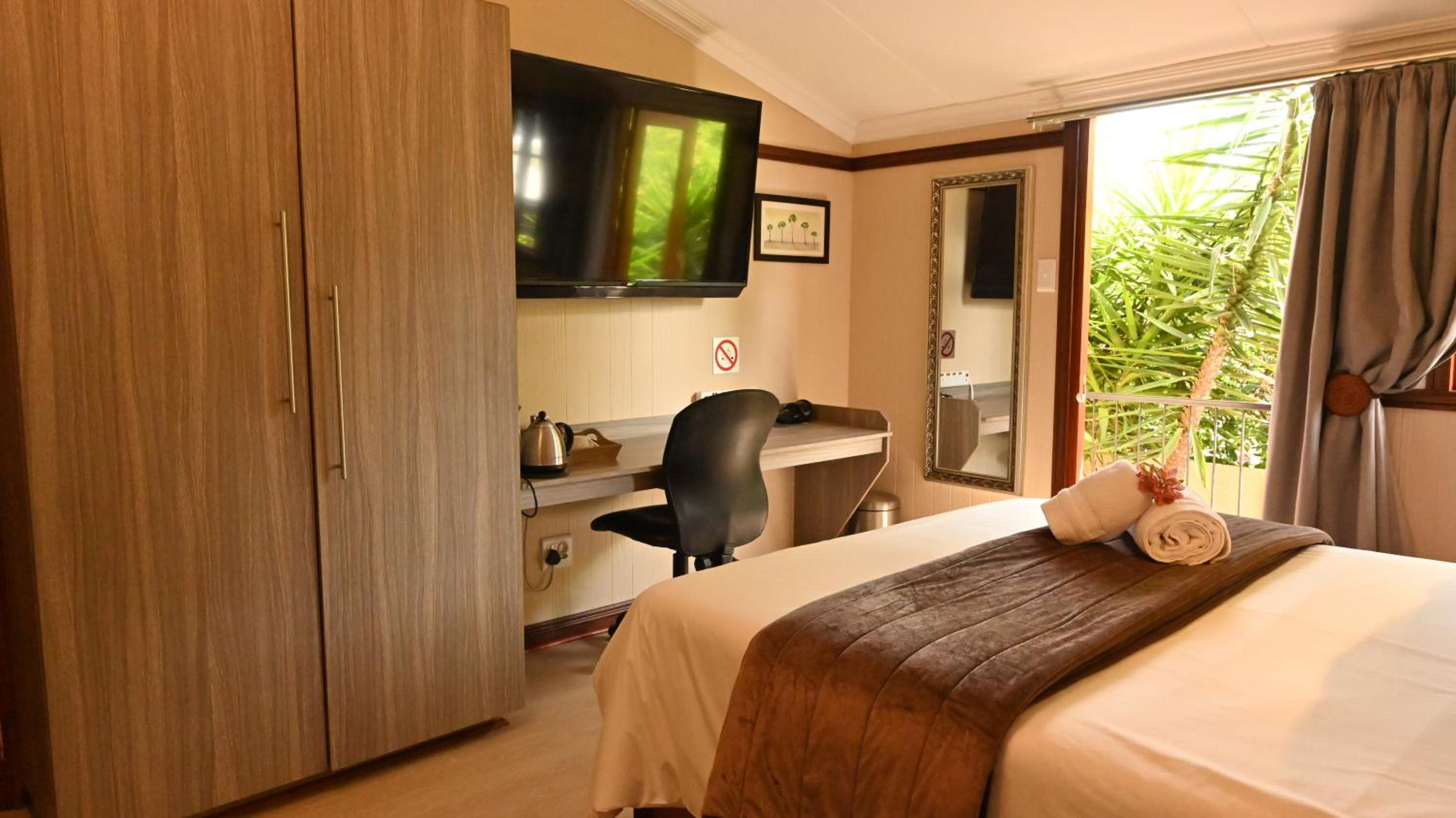 Standard Double Room - Photo 23