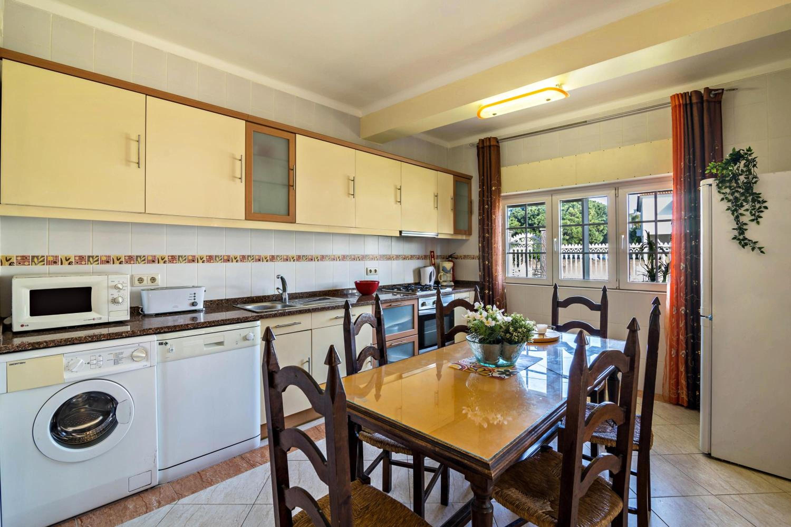 Two-Bedroom Deluxe Apartment with Balcony photo 2