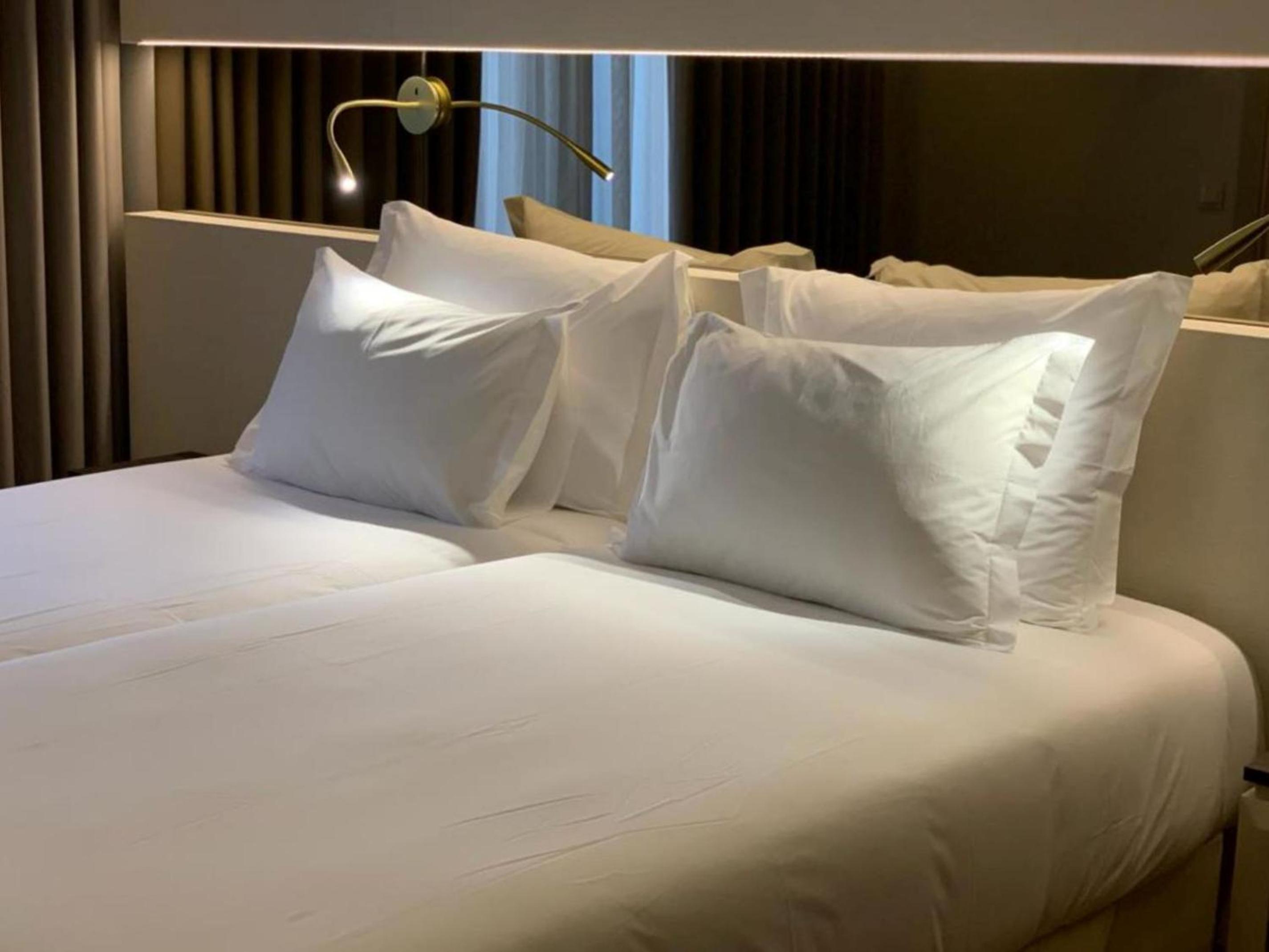 Standard Twin Room - Photo 4