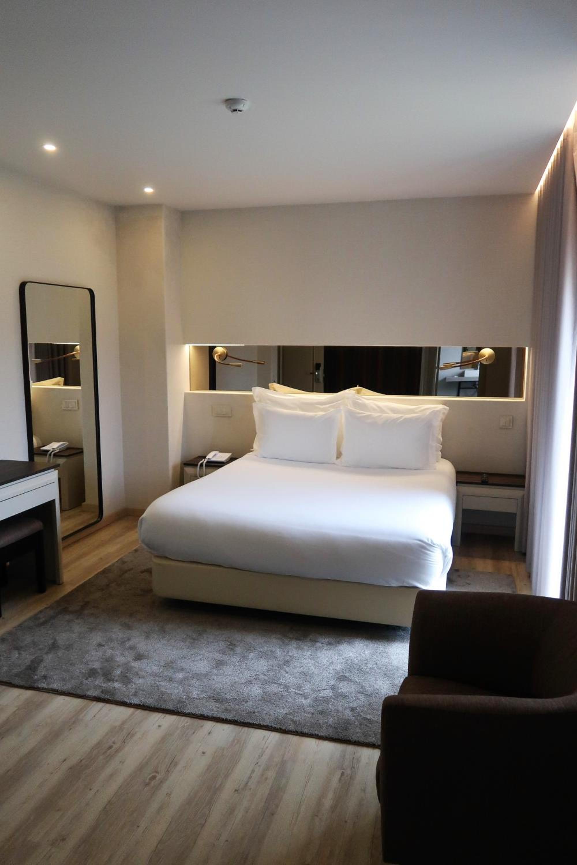 Standard Double Room - Photo 10