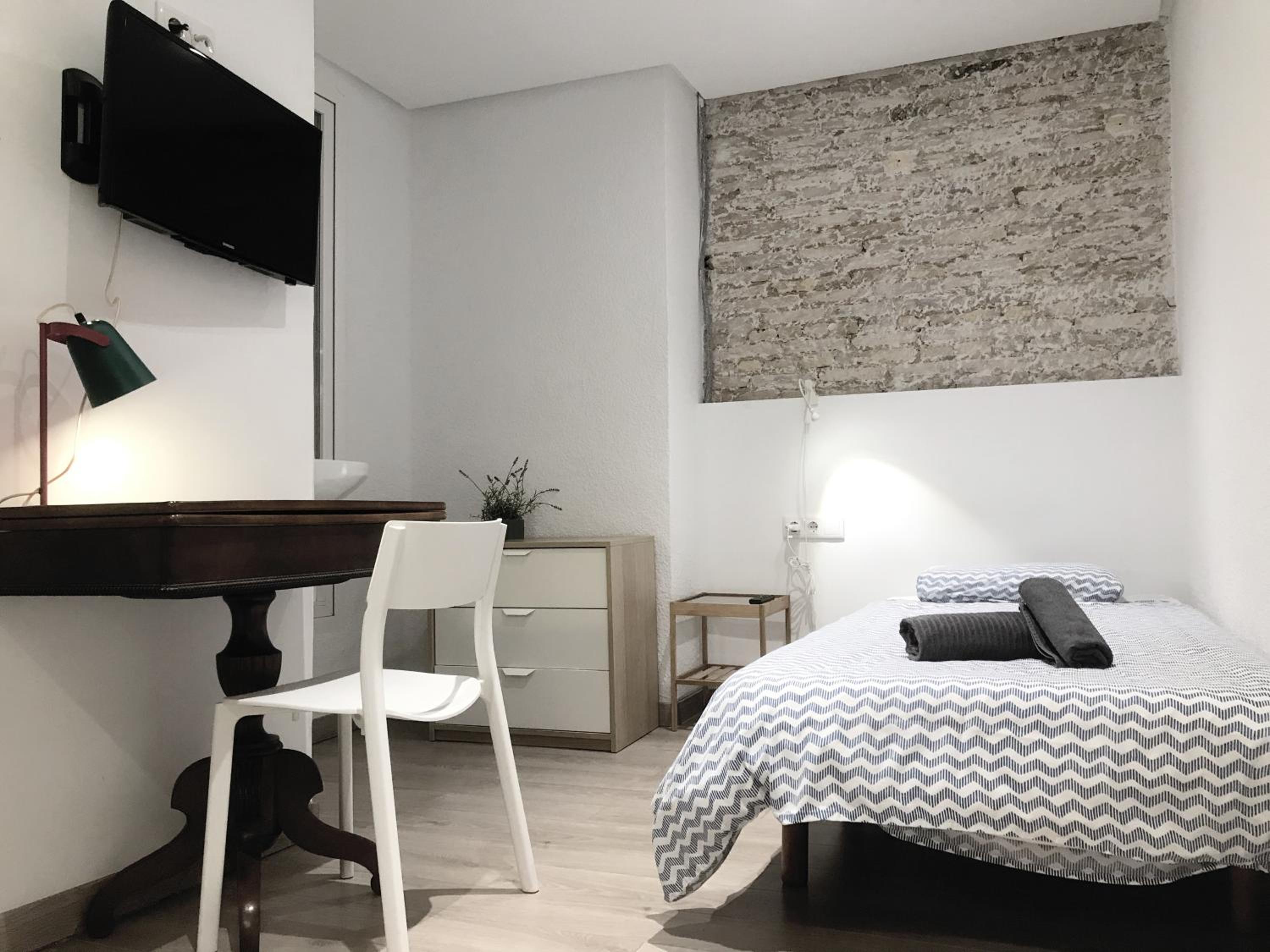 Habitación individual con baño compartido