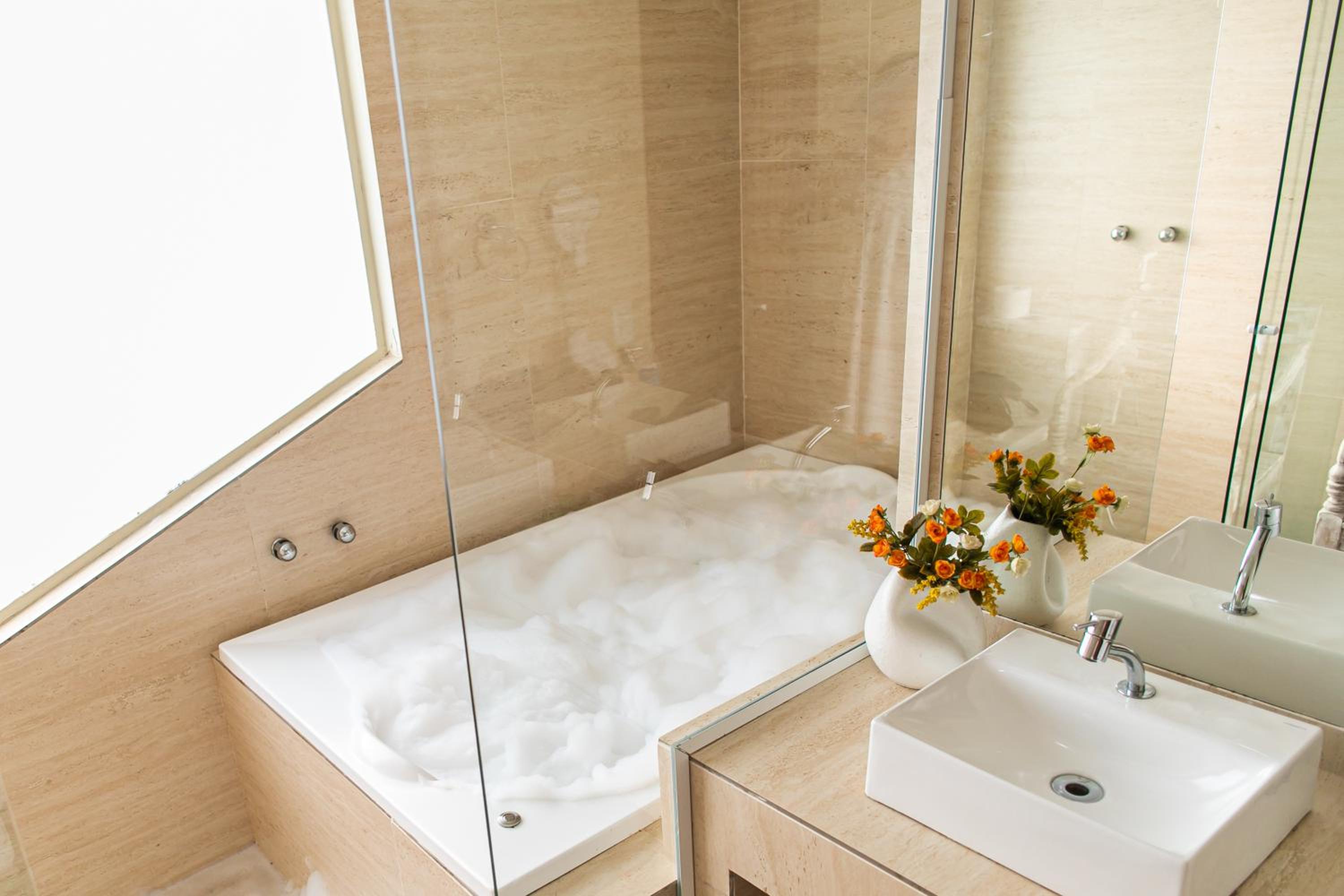 Master Suite with Bath and Sea View photo 3