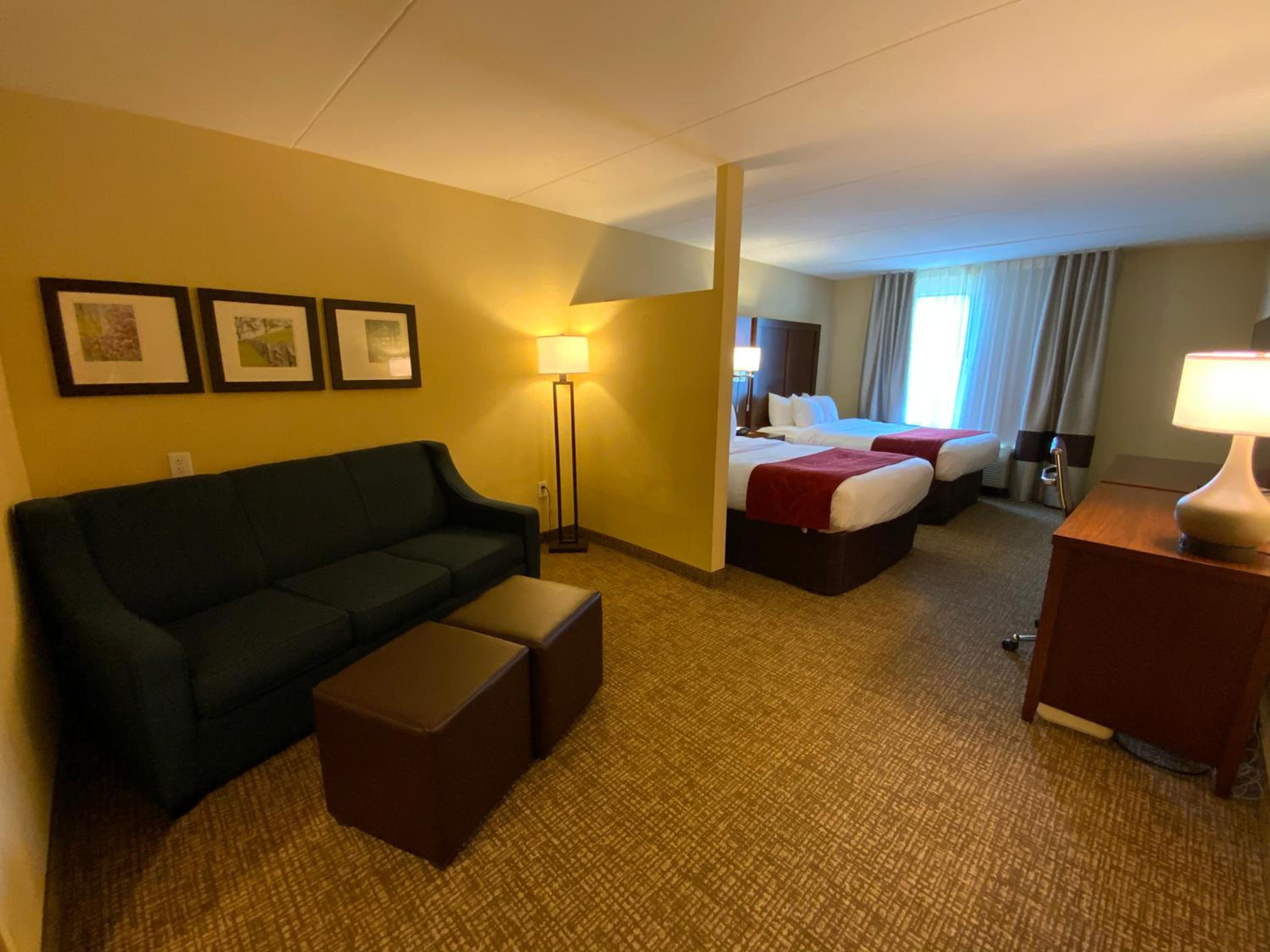 Double Suite with Two Double Beds - Non-Smoking - Photo 3