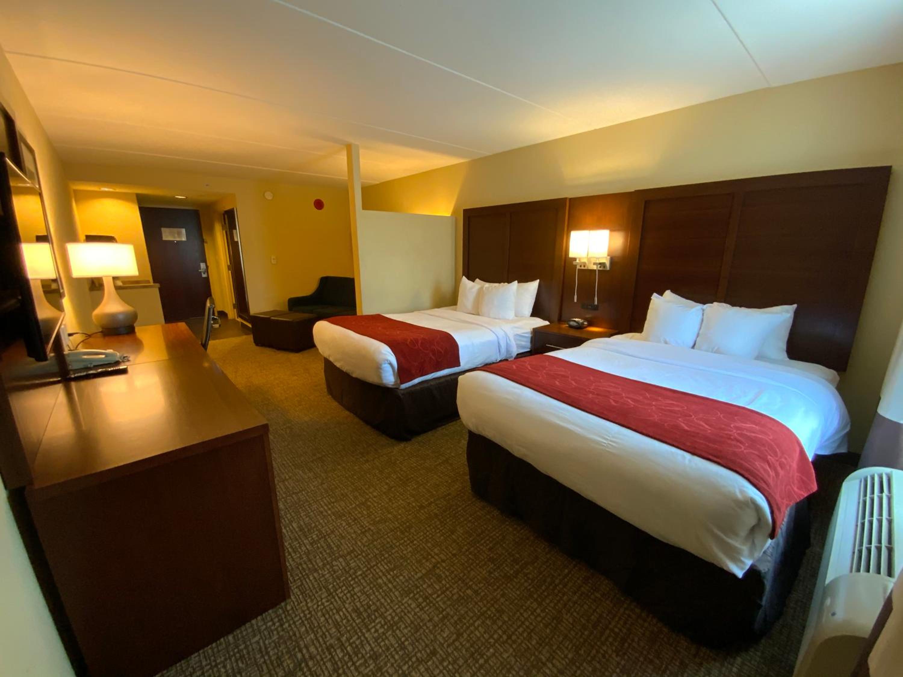 Double Suite with Two Double Beds - Non-Smoking - Photo 1