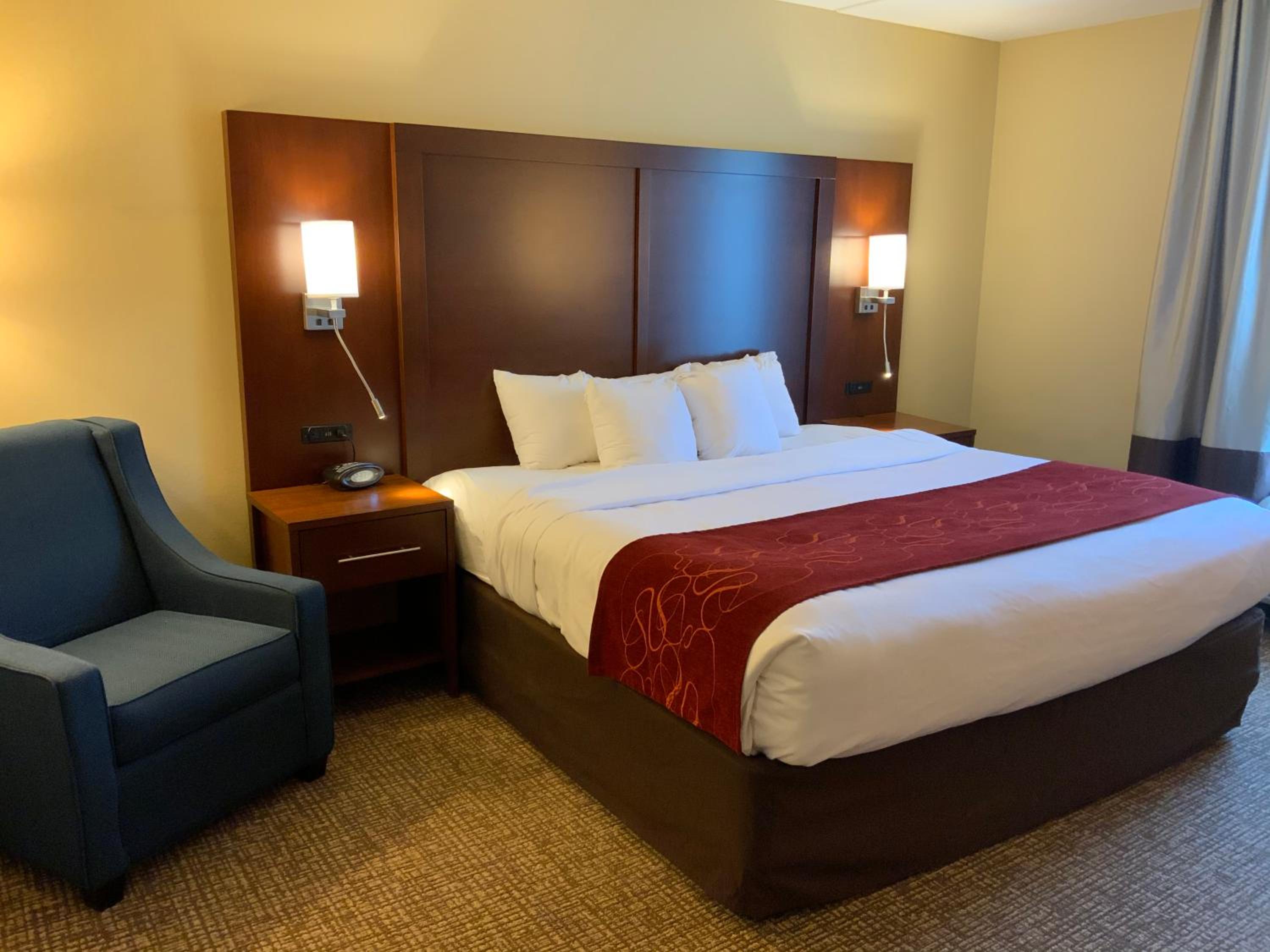 King Room - Accessible/Non-Smoking - Photo 2