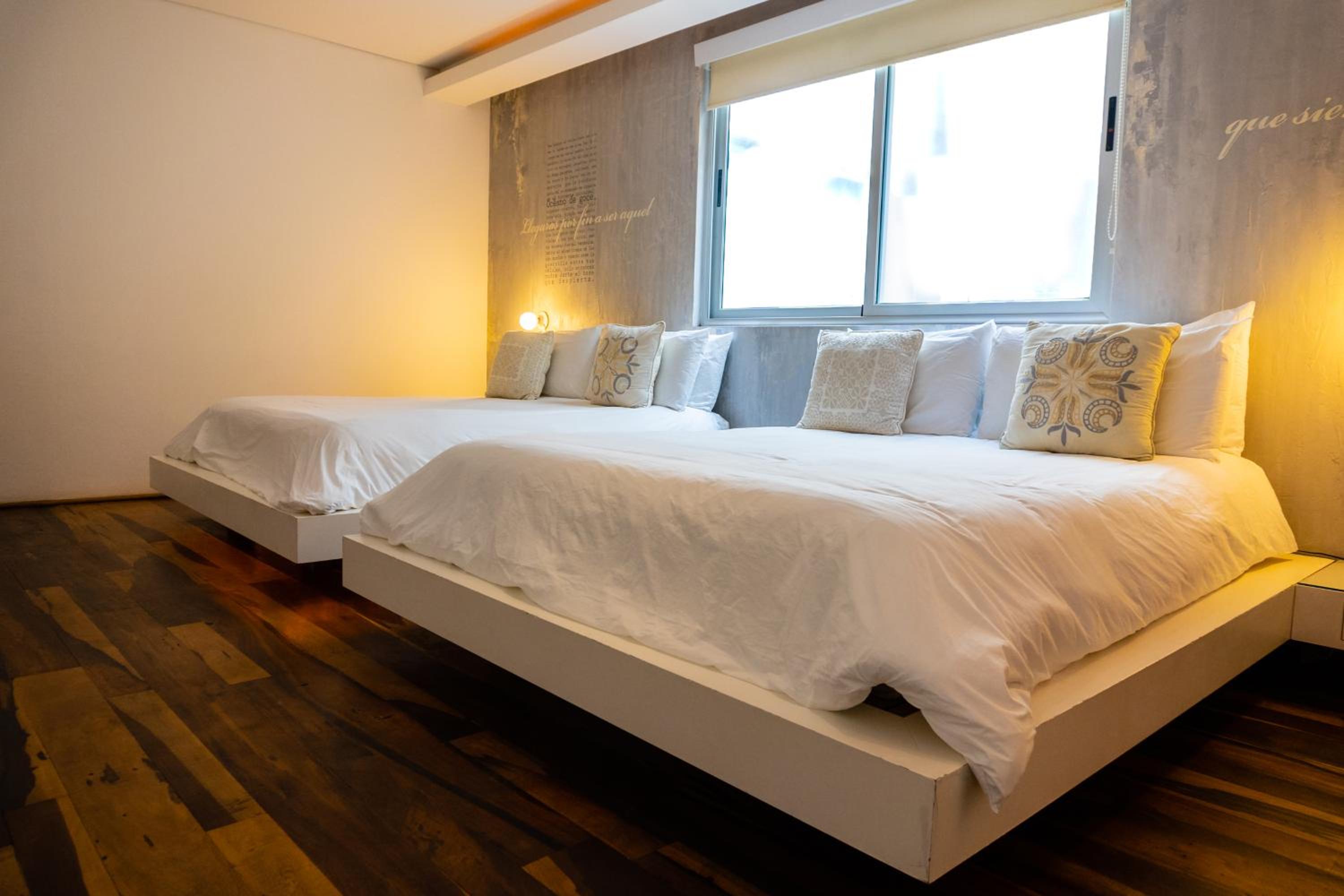 Standard Suite - Photo 15