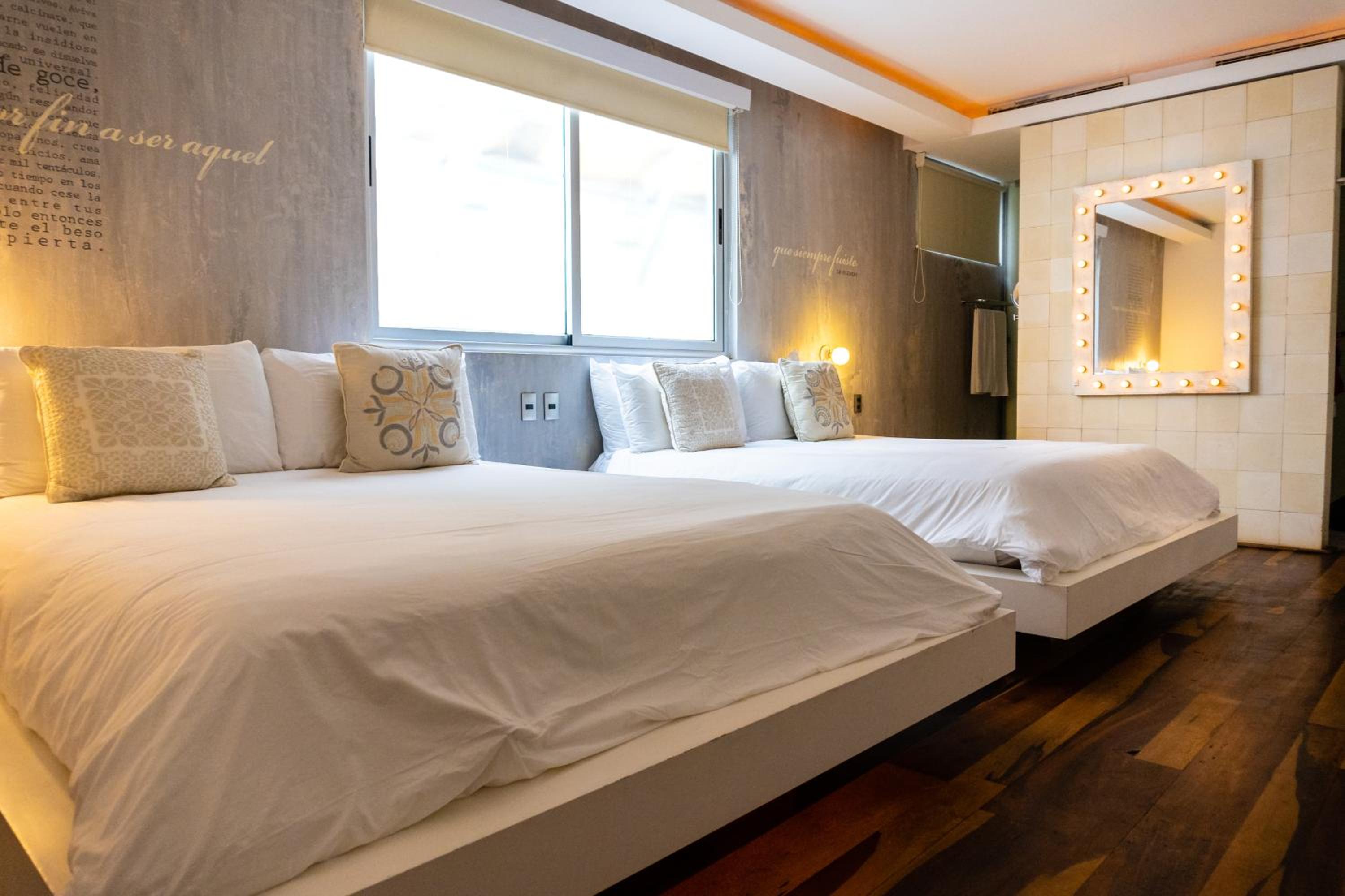 Standard Suite - Photo 14