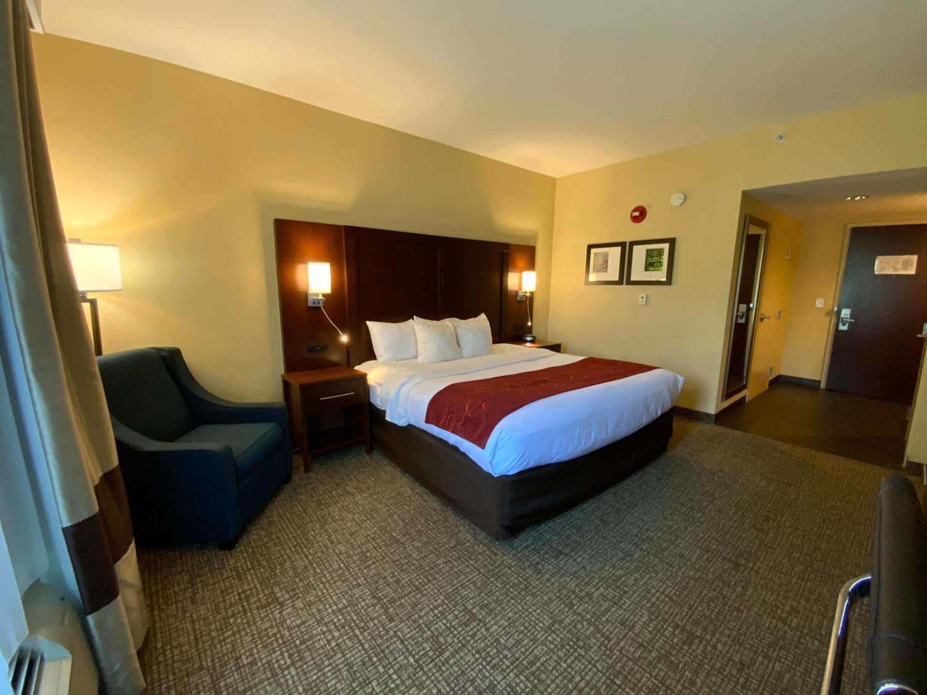 King Room - Accessible/Non-Smoking - Photo 10
