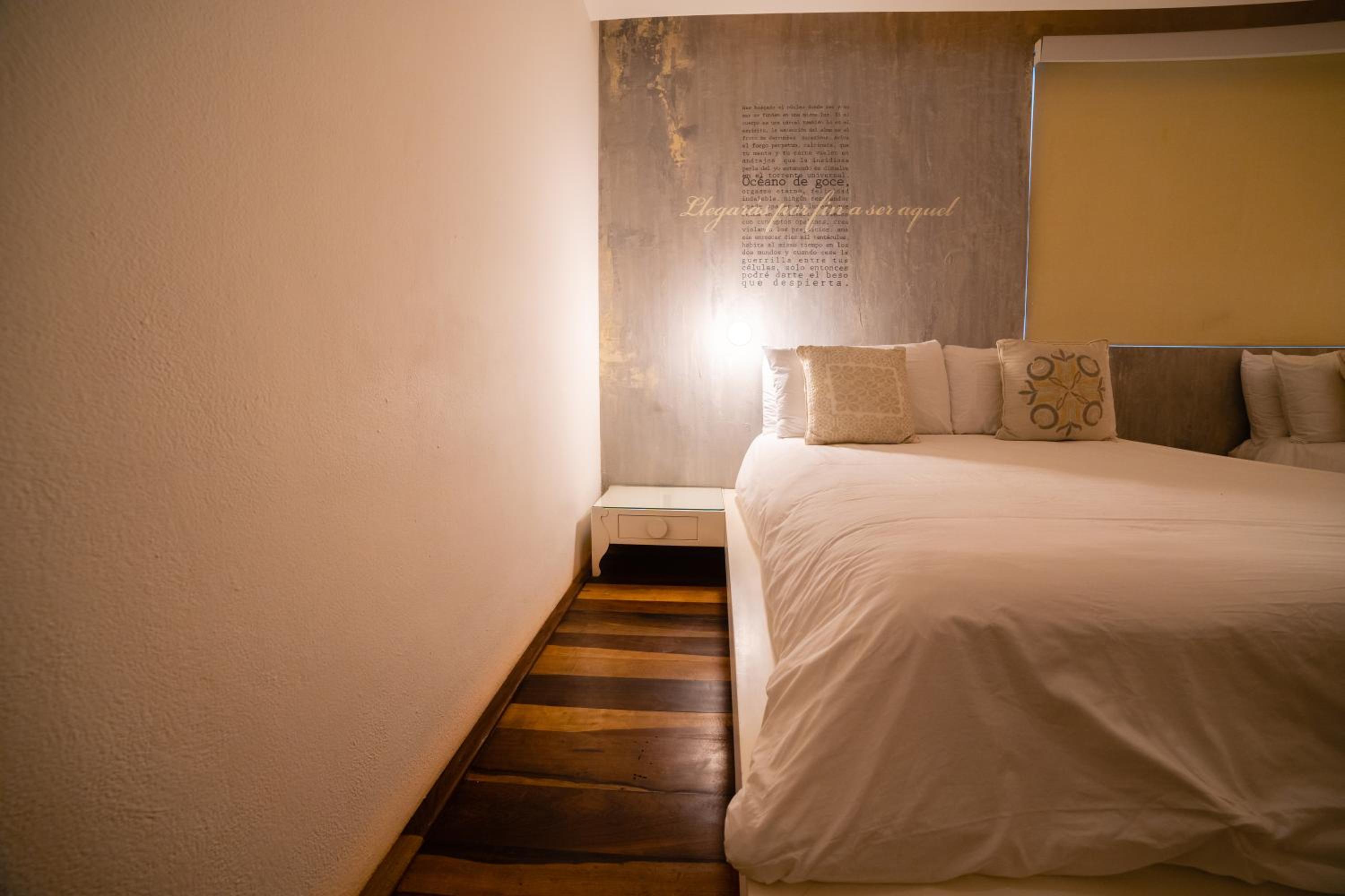 Standard Suite - Photo 17