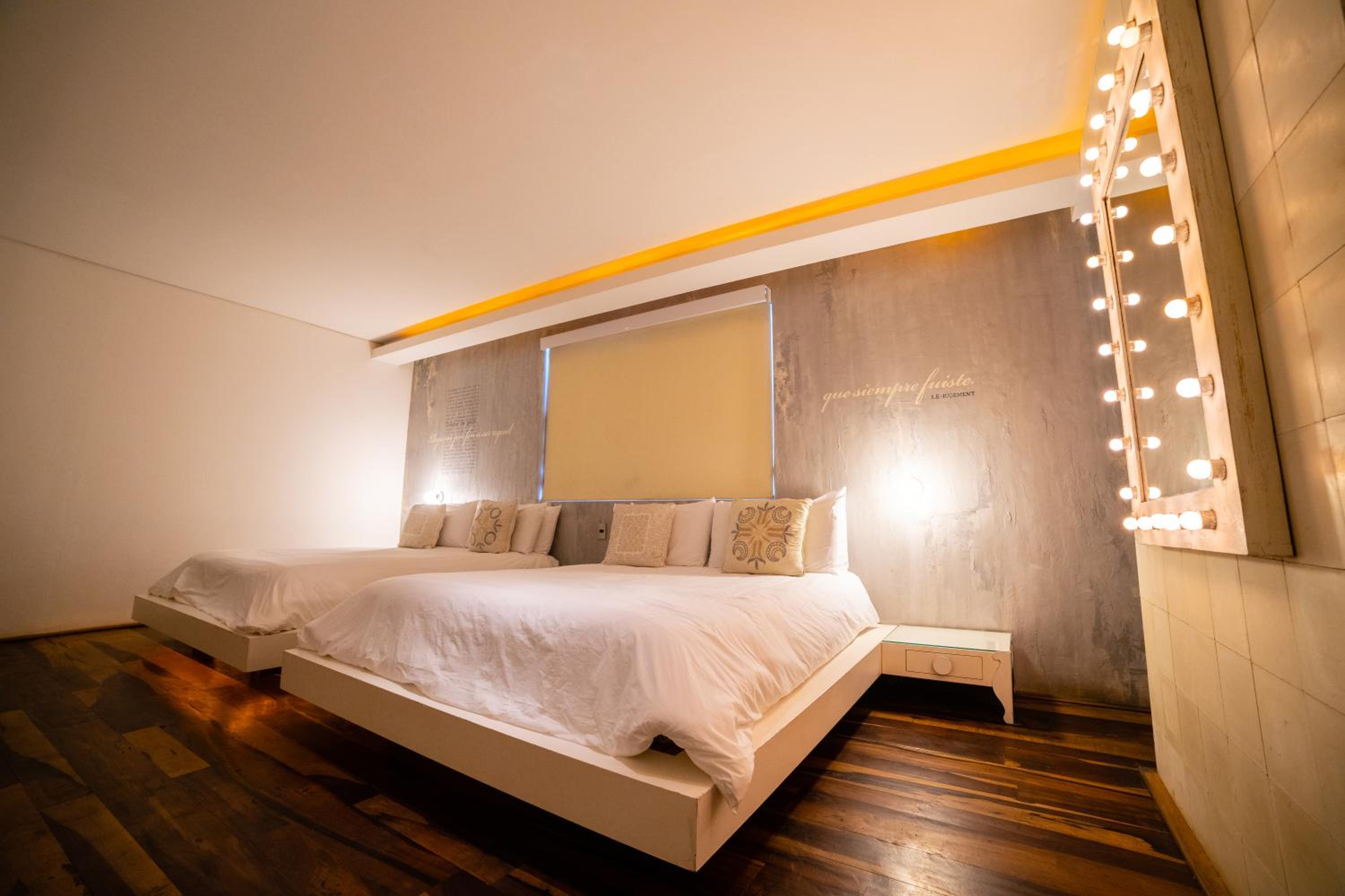 Standard Suite - Photo 16