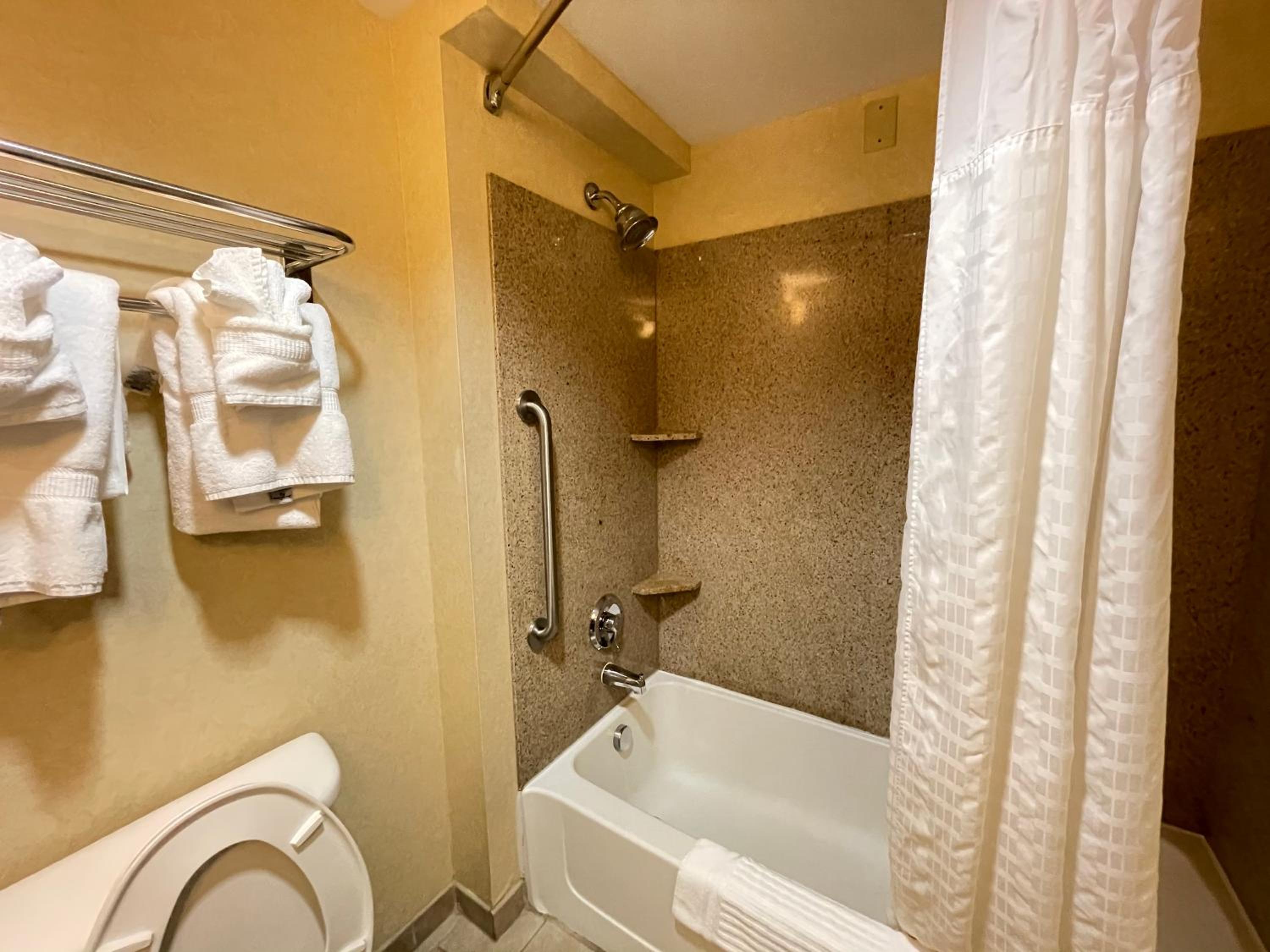 Double Room with Two Double Beds - Non-Smoking - Photo 7