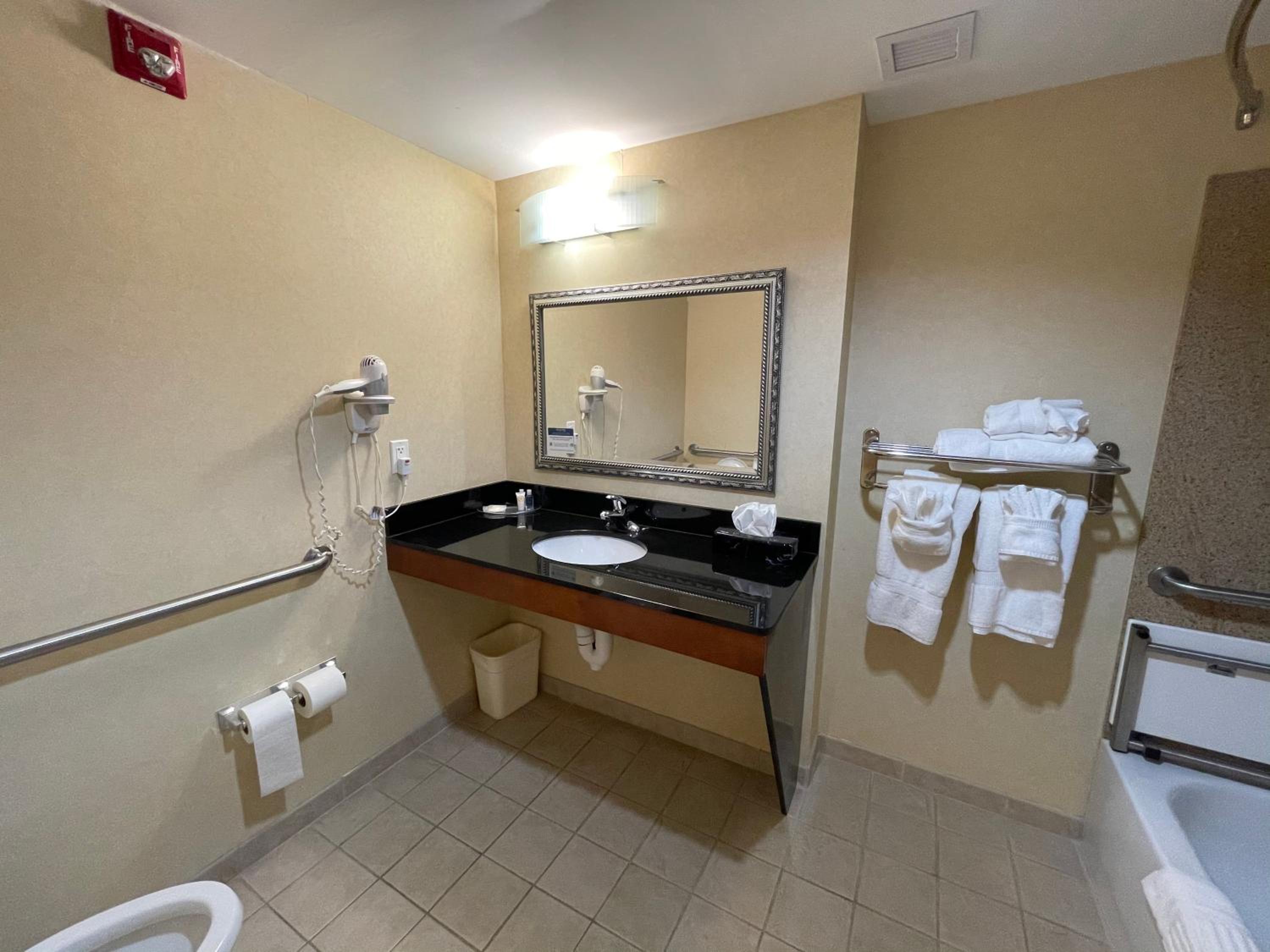 King Room - Accessible/Non-Smoking - Photo 15
