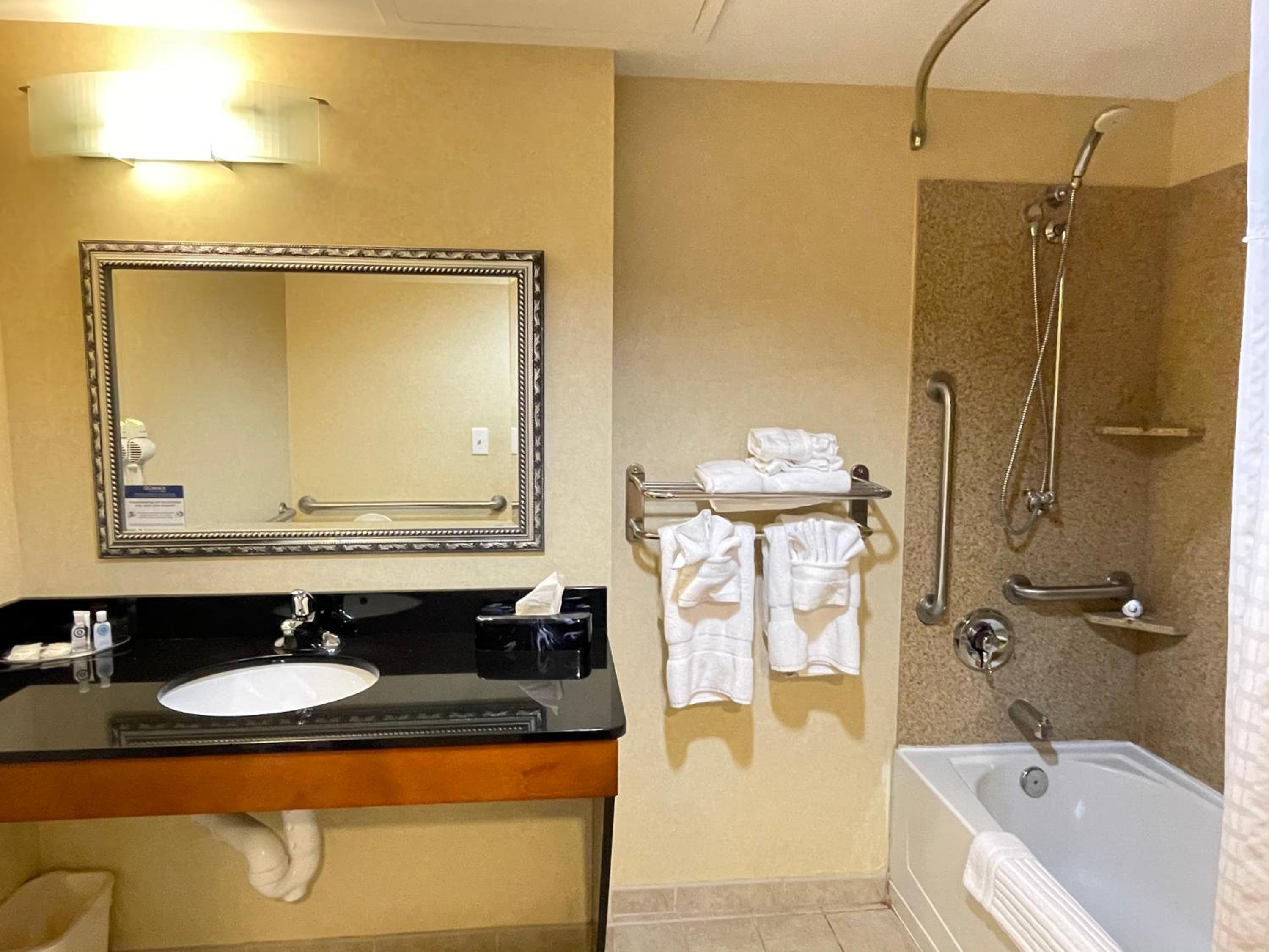 King Room - Accessible/Non-Smoking - Photo 12