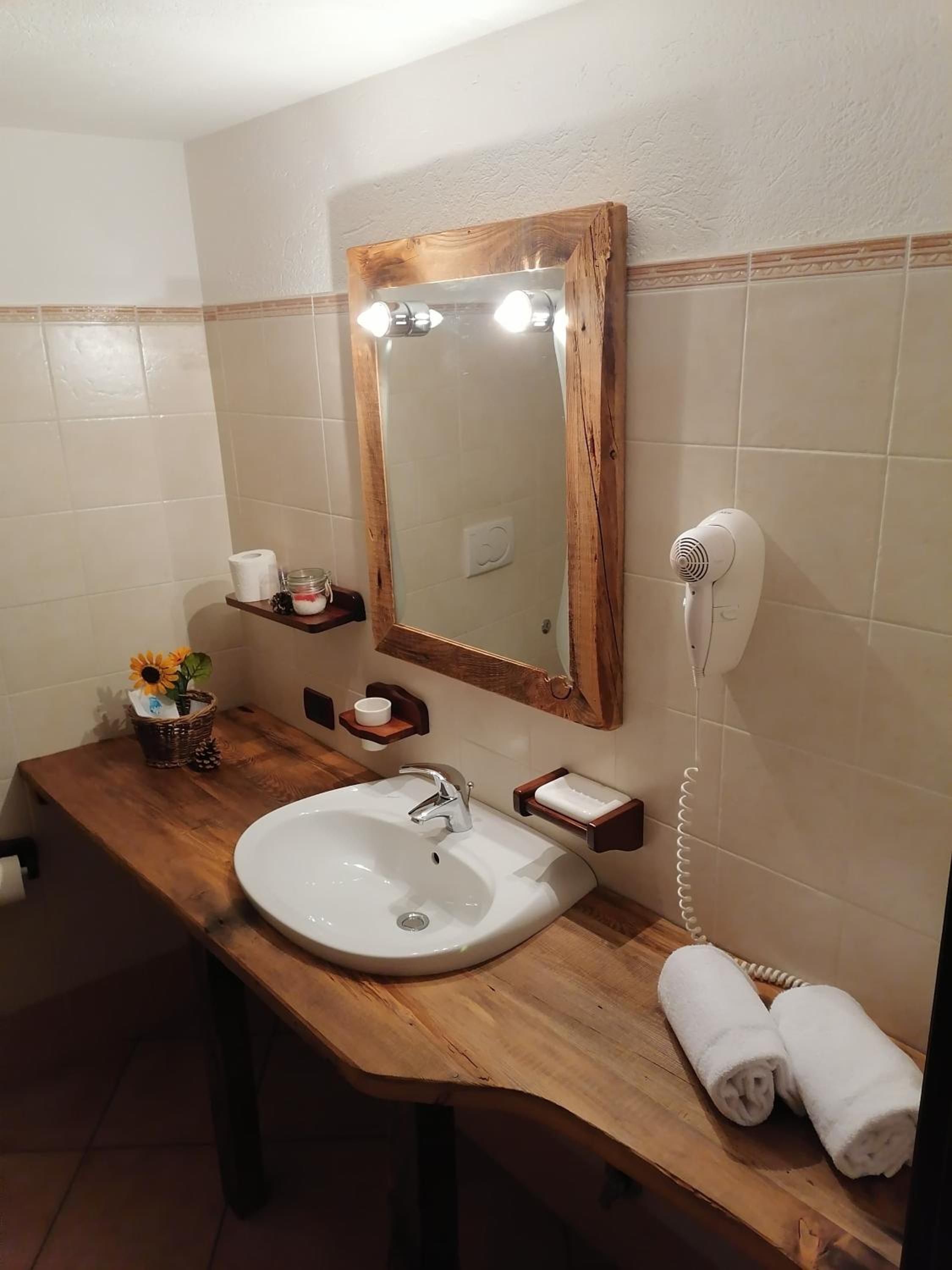 Double or Twin Room - Photo 5