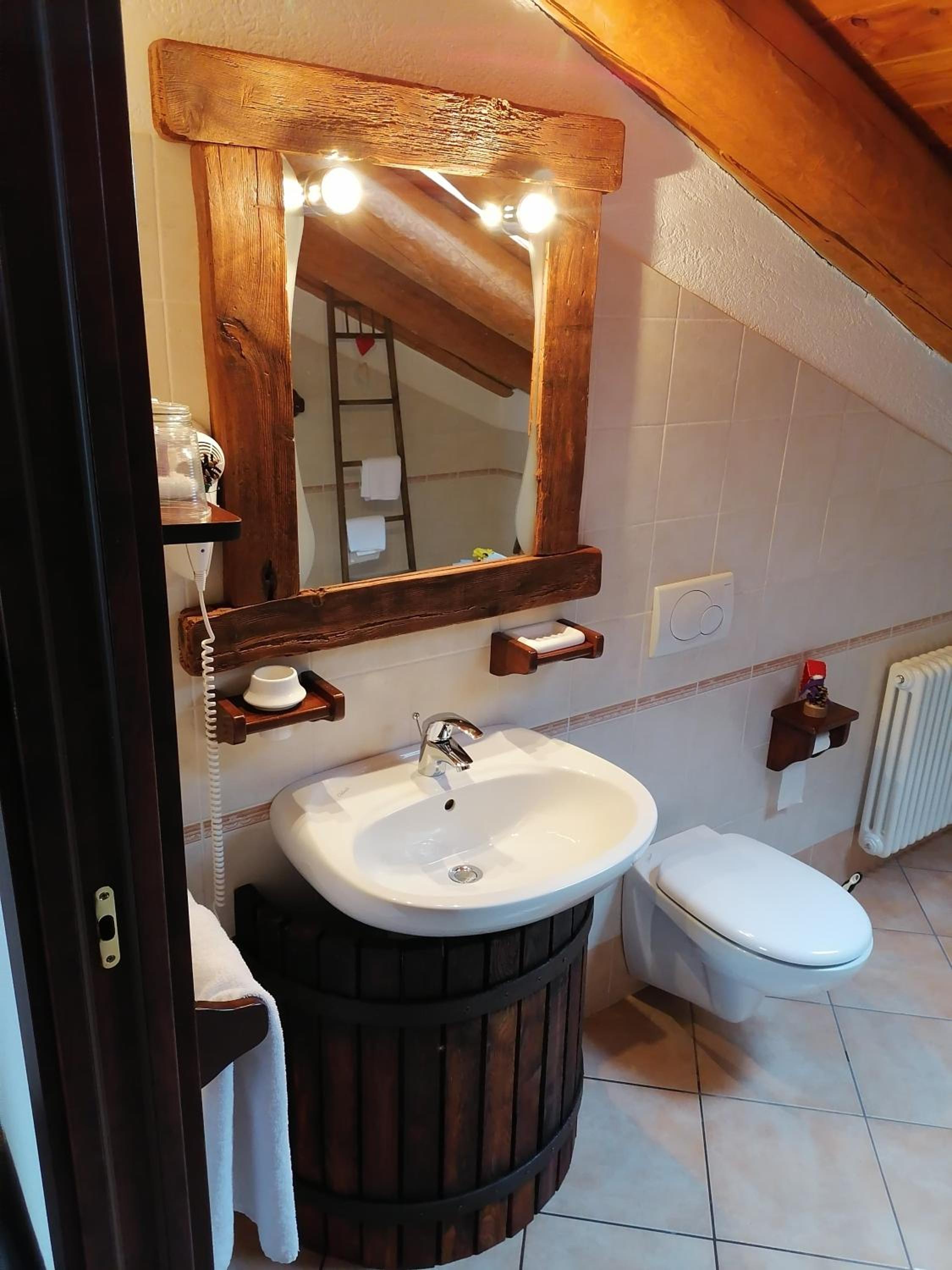 Double or Twin Room - Photo 6
