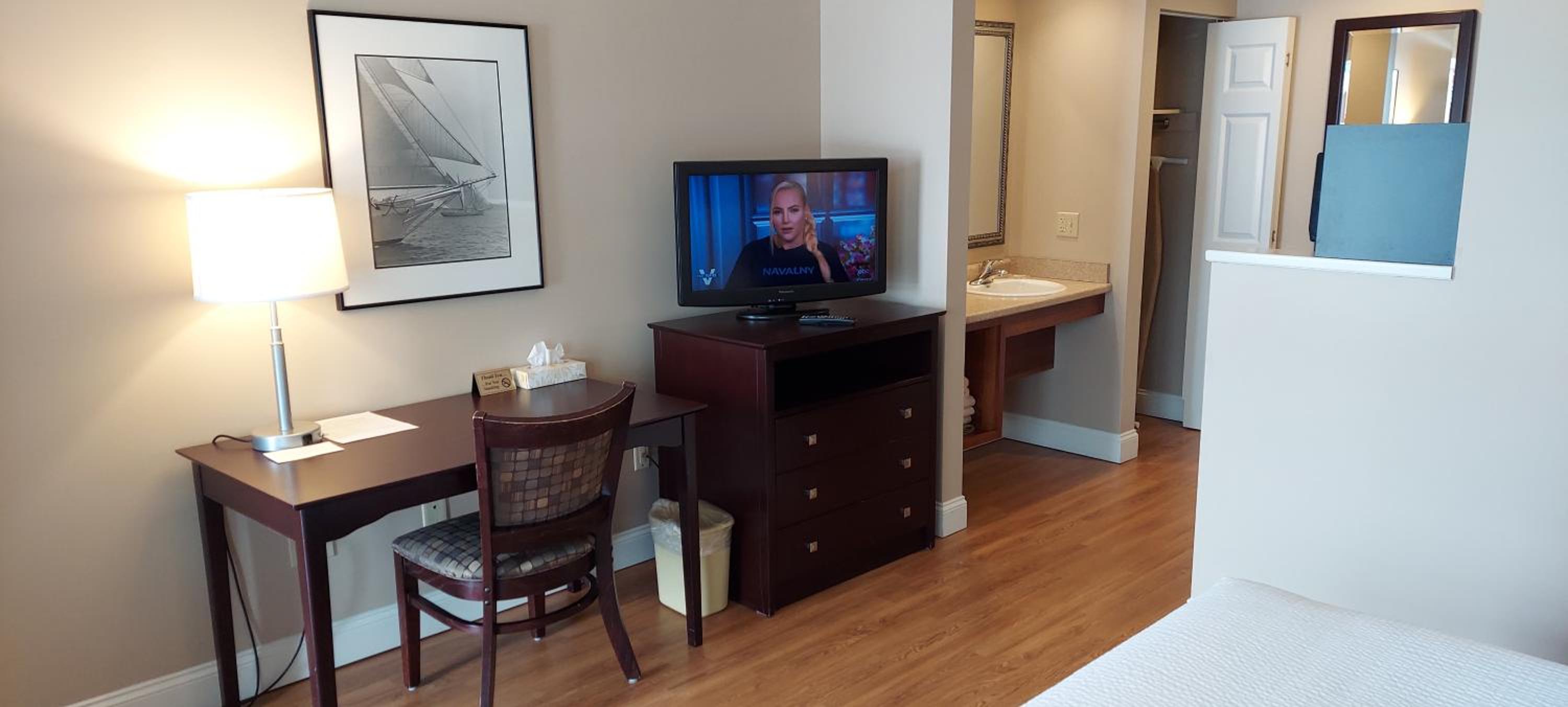 King Room with Roll-In Shower - Disability Access photo 1