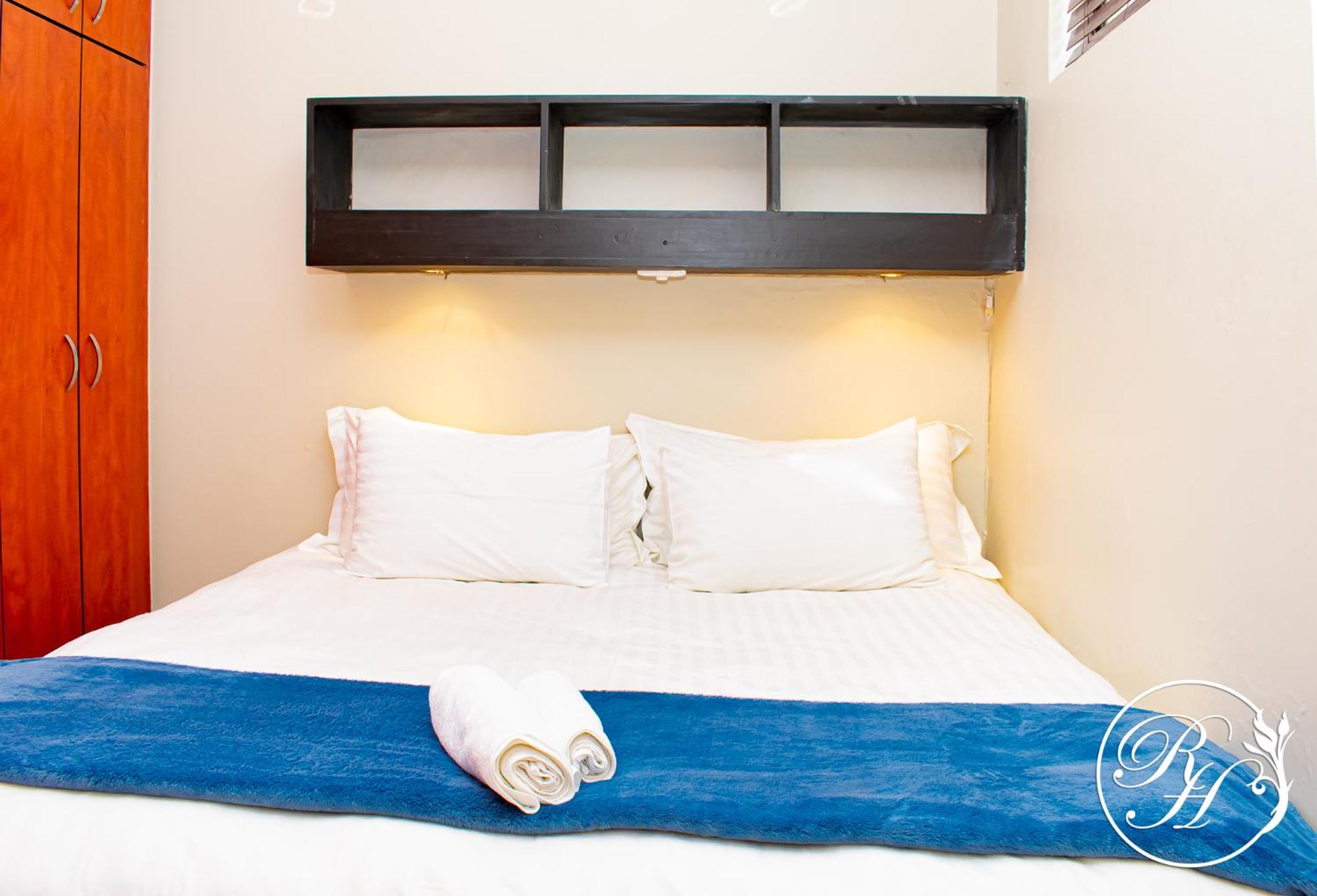 One-Bedroom Apartment - Photo 4