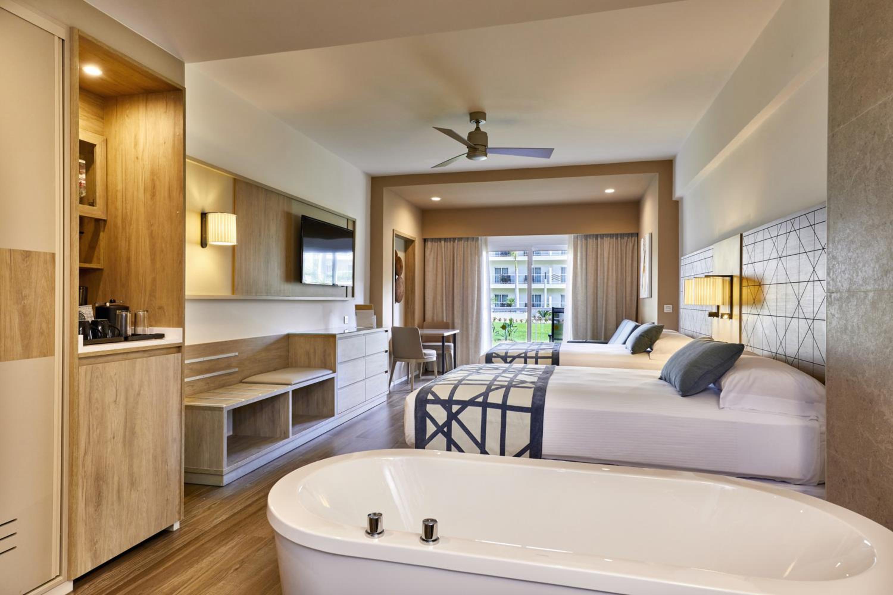 Junior Suite Tropical View