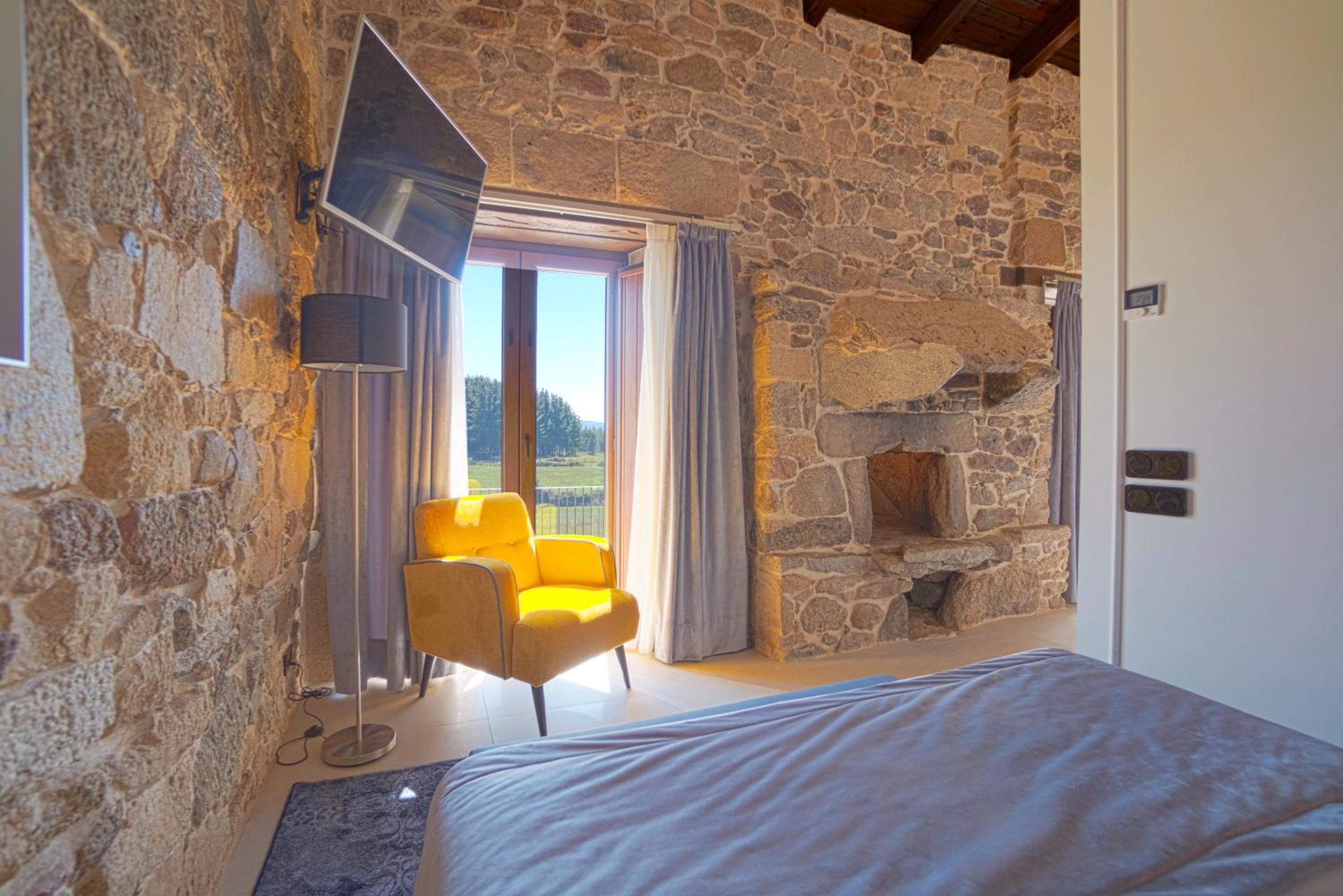 Deluxe Family Room with Terrace - Photo 3