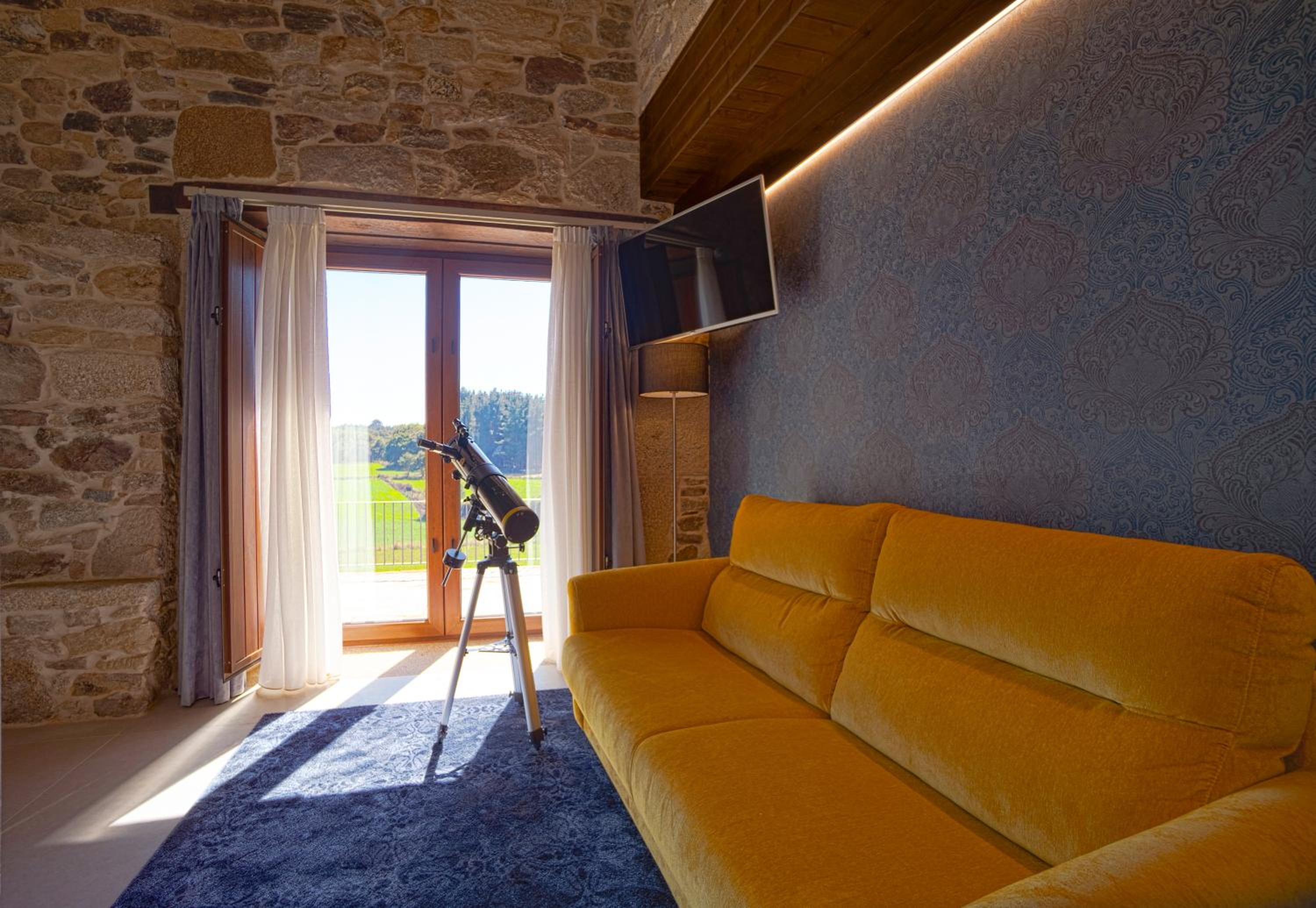 Deluxe Family Room with Terrace - Photo 2