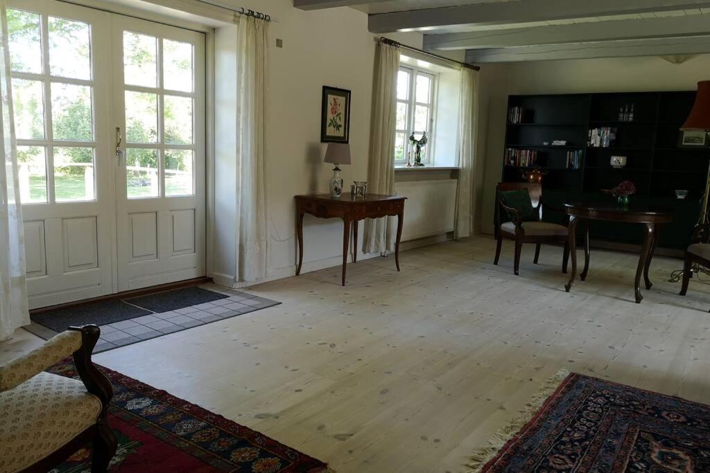 One-Bedroom House photo 1