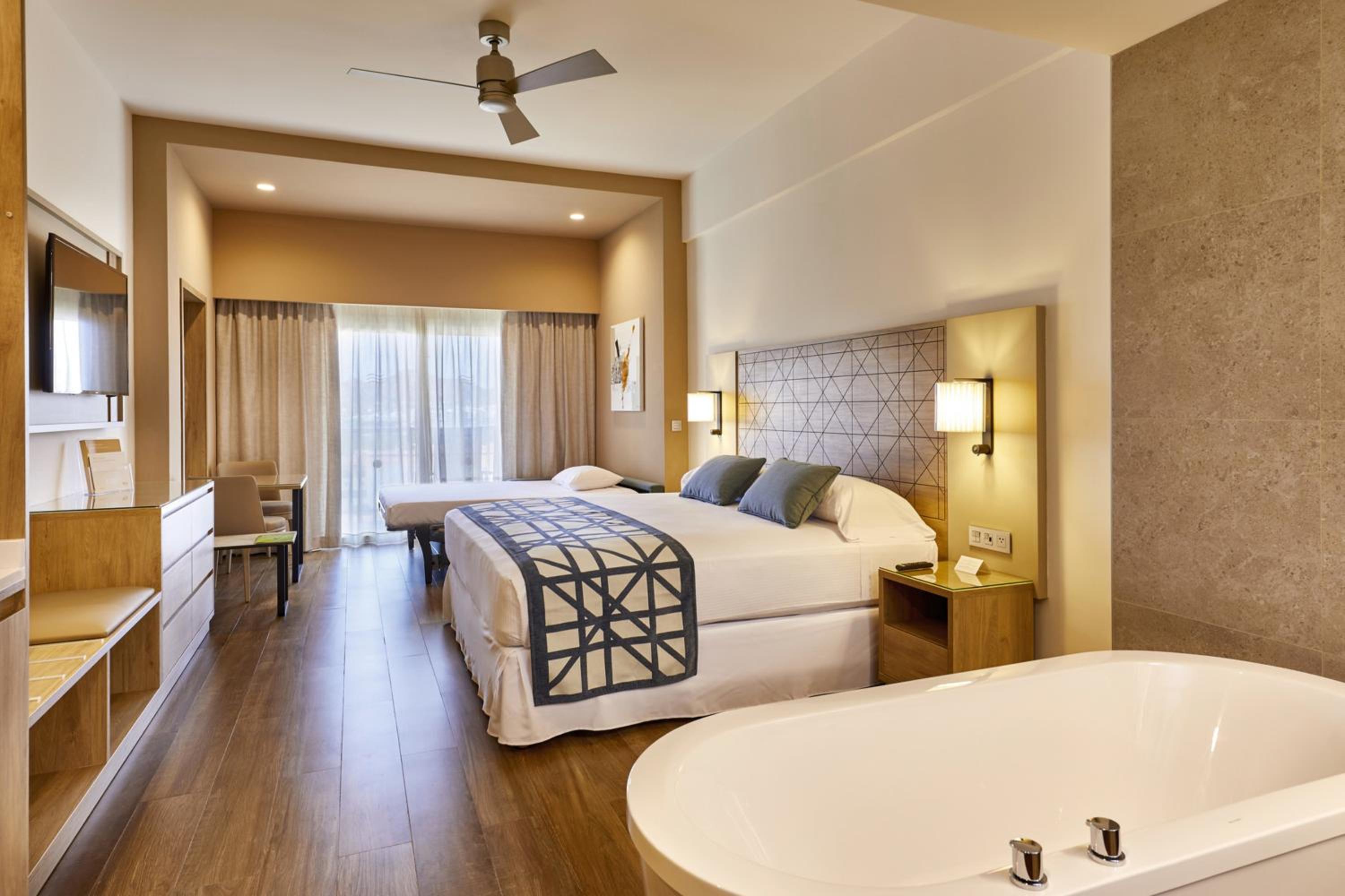 Junior Suite Partial Ocean View - Elite Club