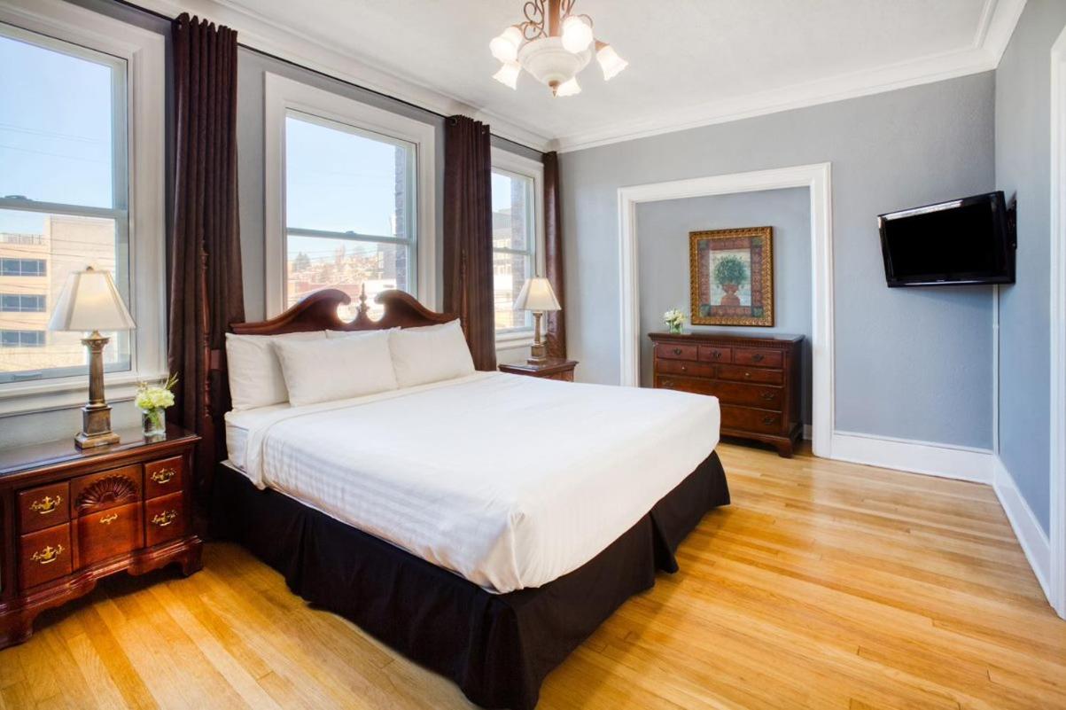 King Suite - Photo 1