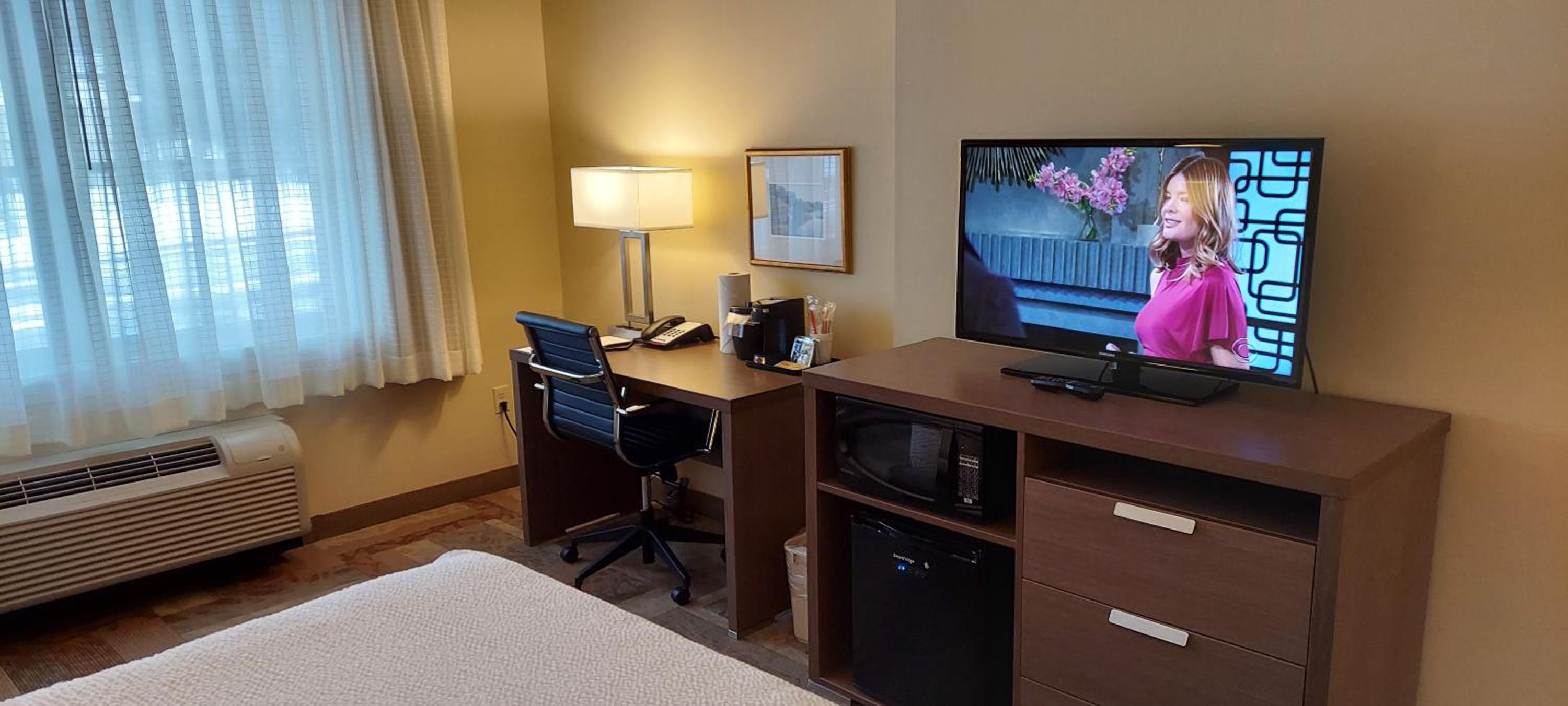 King Room with Roll-In Shower - Disability Access