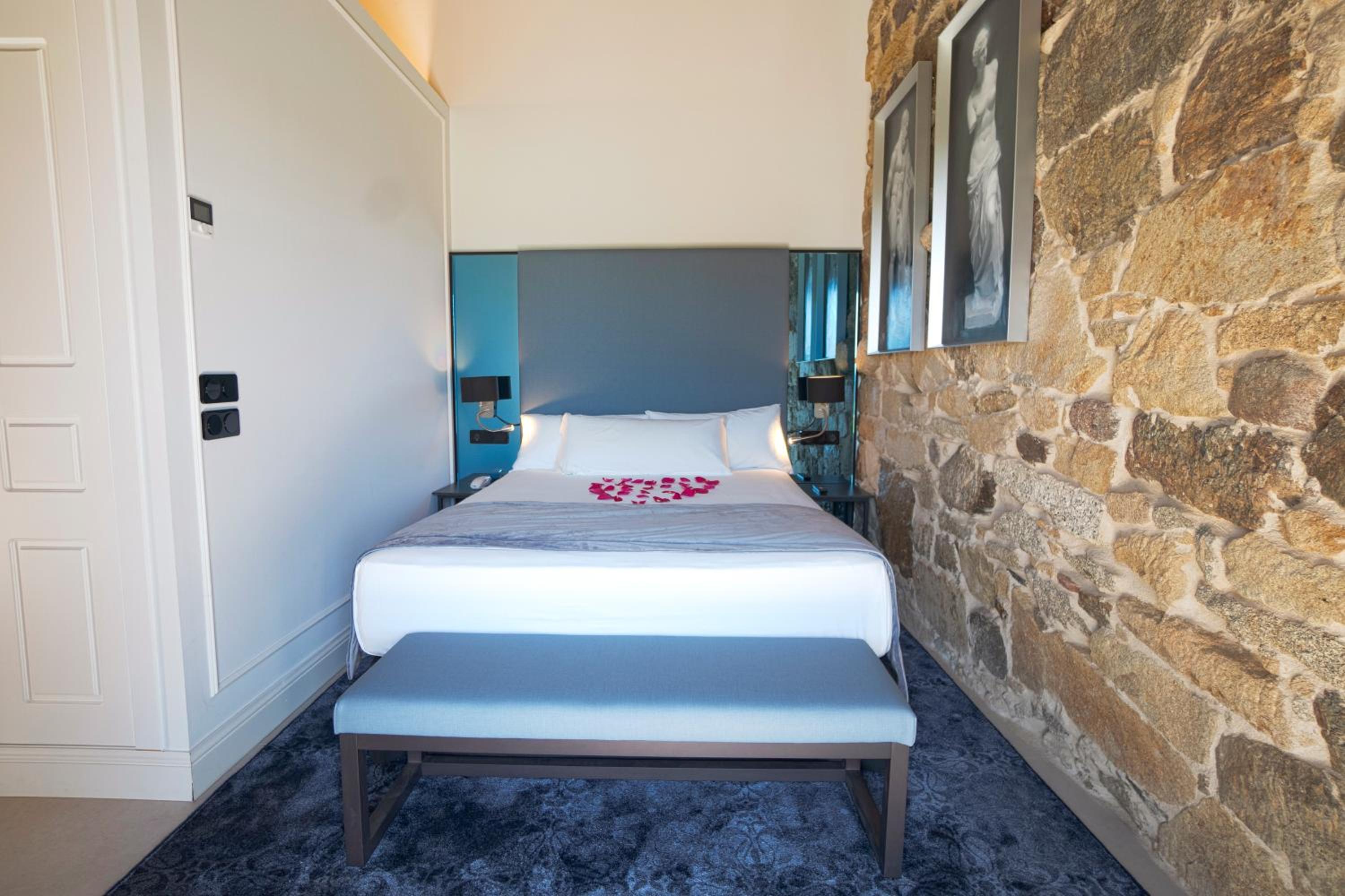Deluxe Family Room with Terrace - Photo 1