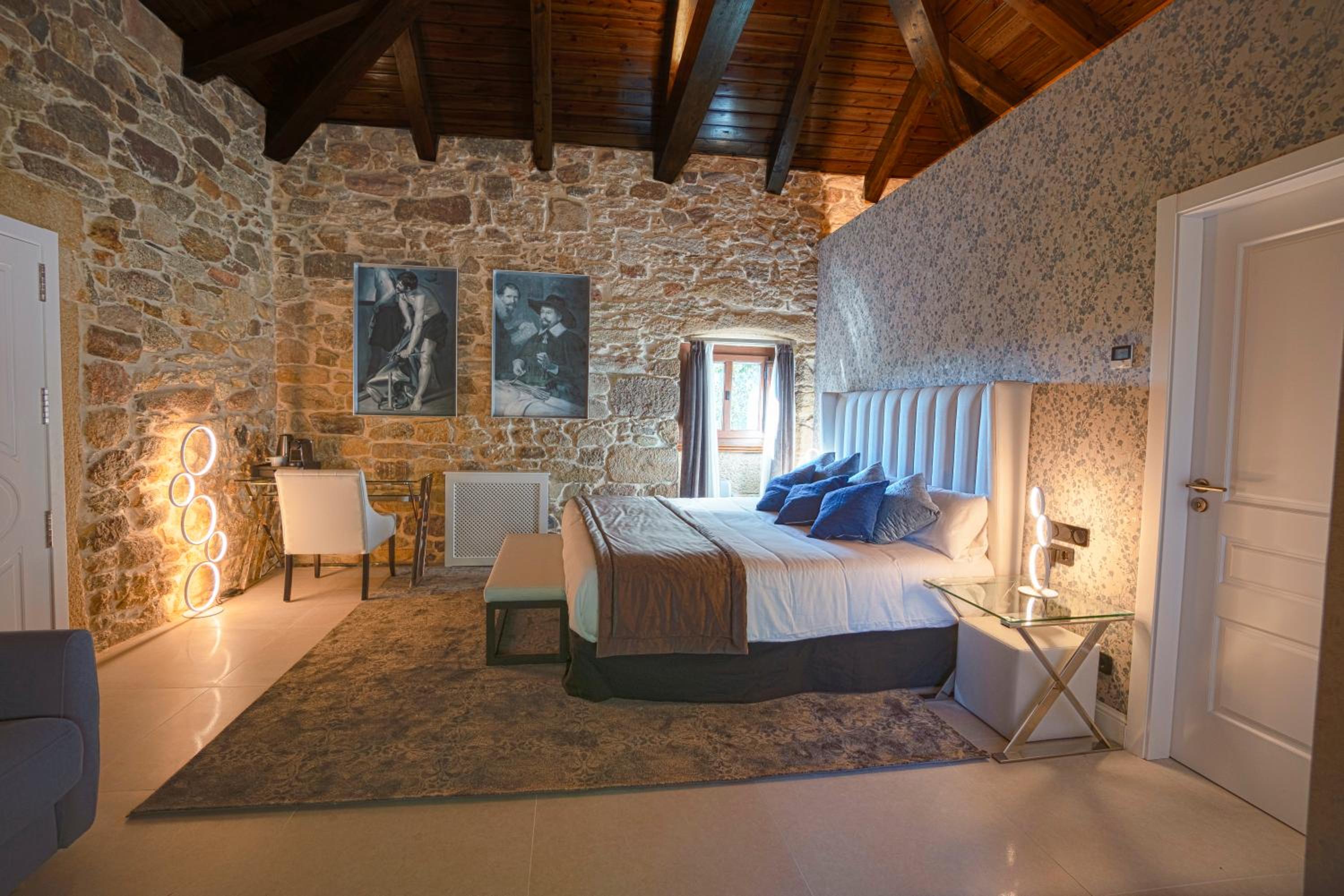 Deluxe Family Room with Balcony - Photo 3