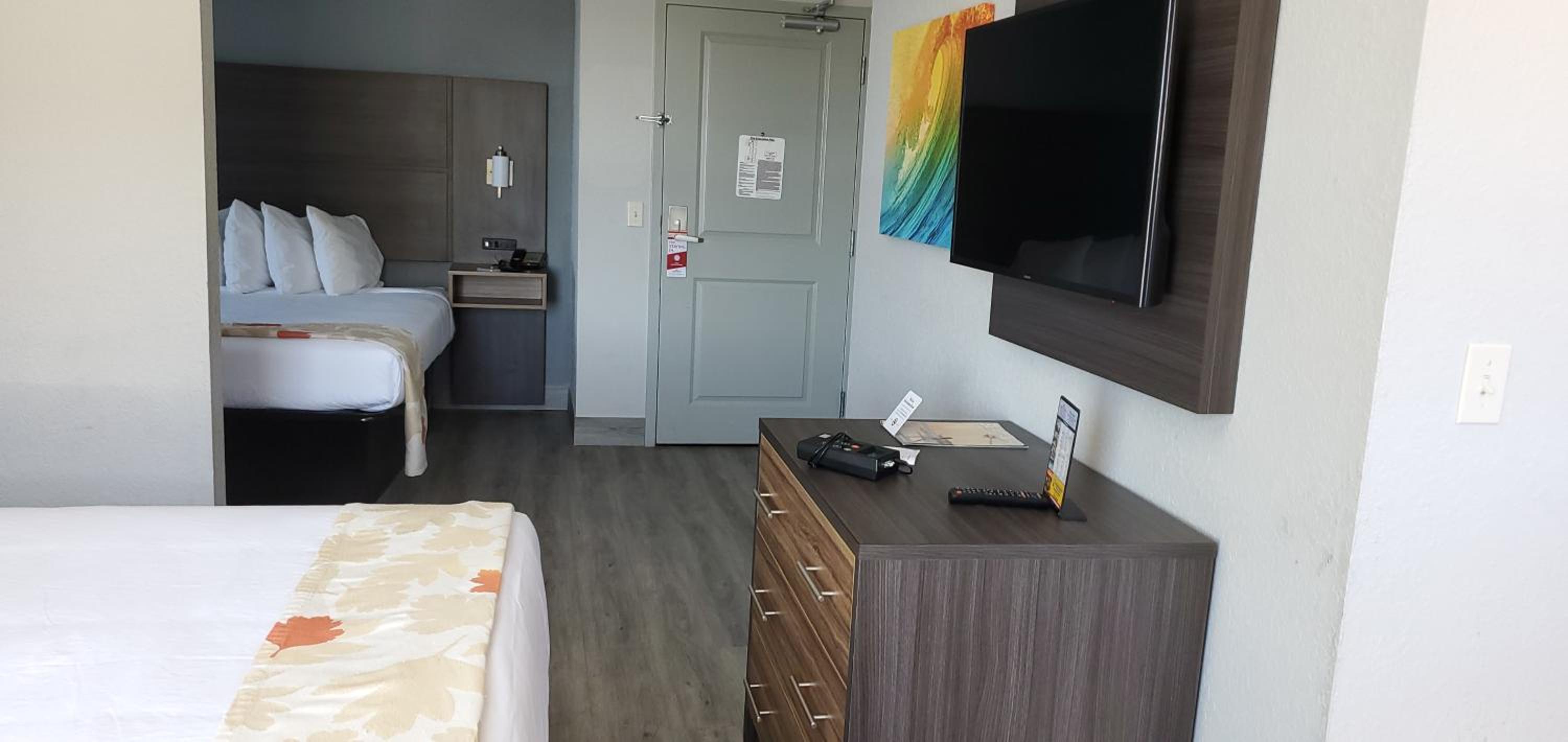 Studio with Two Queen Beds - Non-Smoking