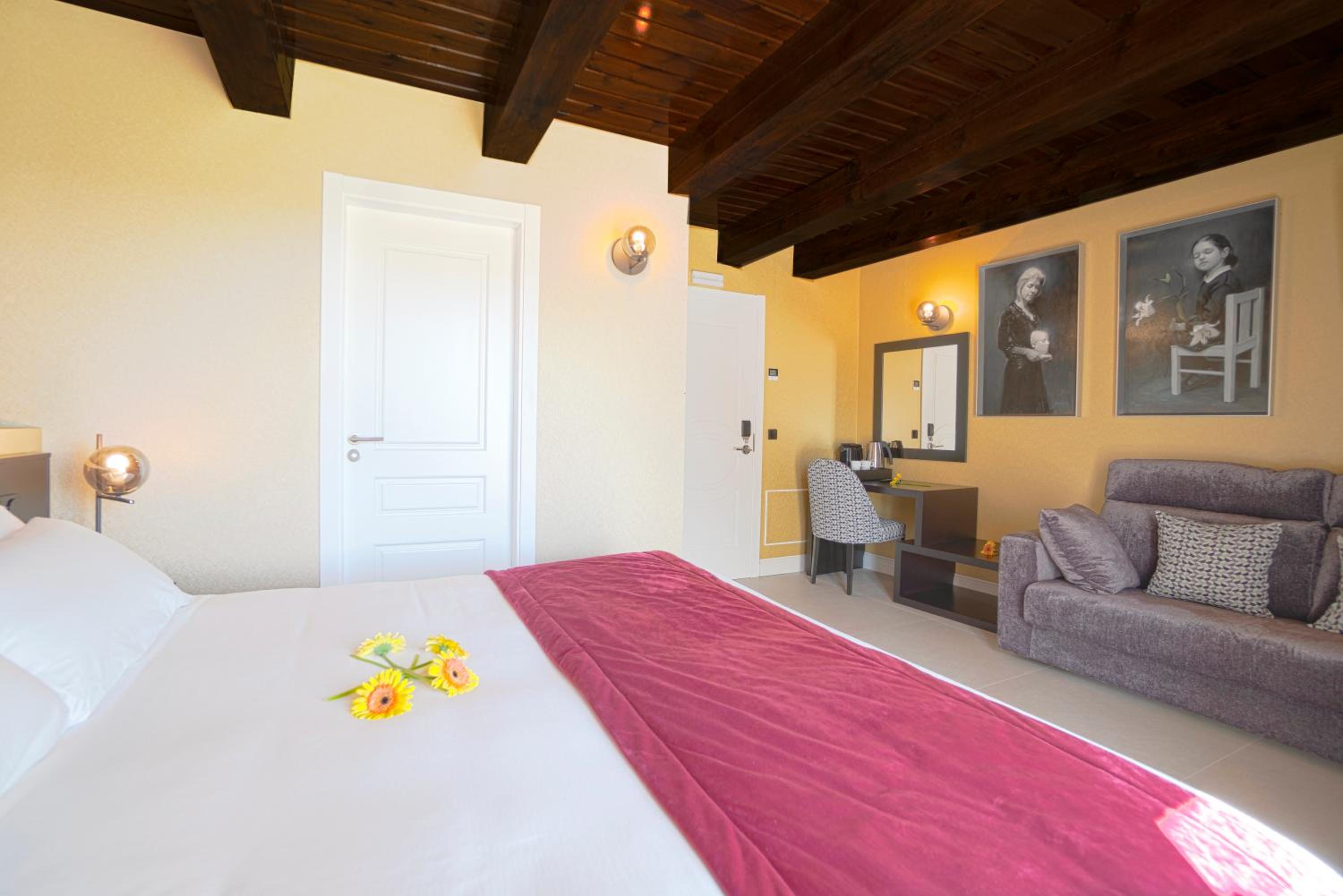 Superior Double or Twin Room with Terrace - Photo 4