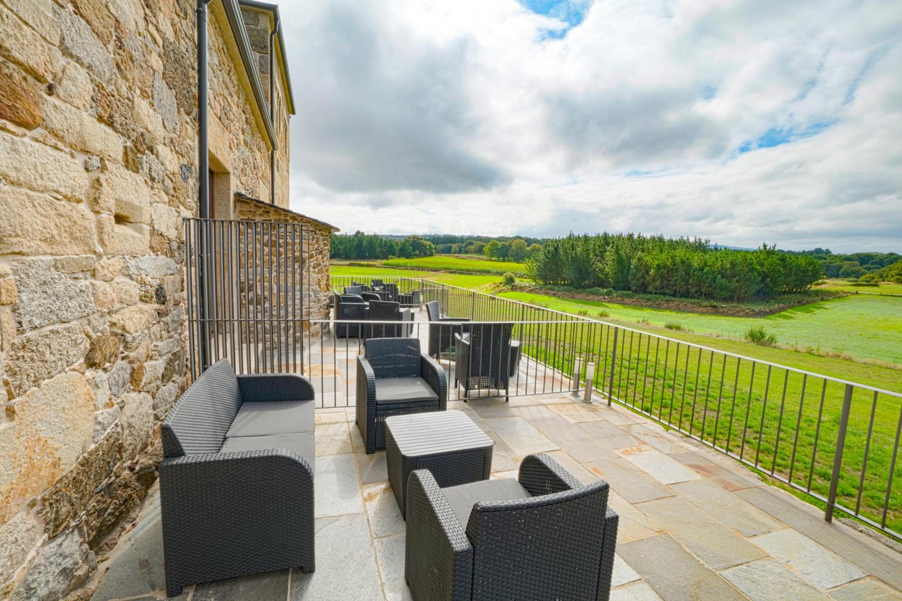 Deluxe Family Room with Terrace - Photo 6