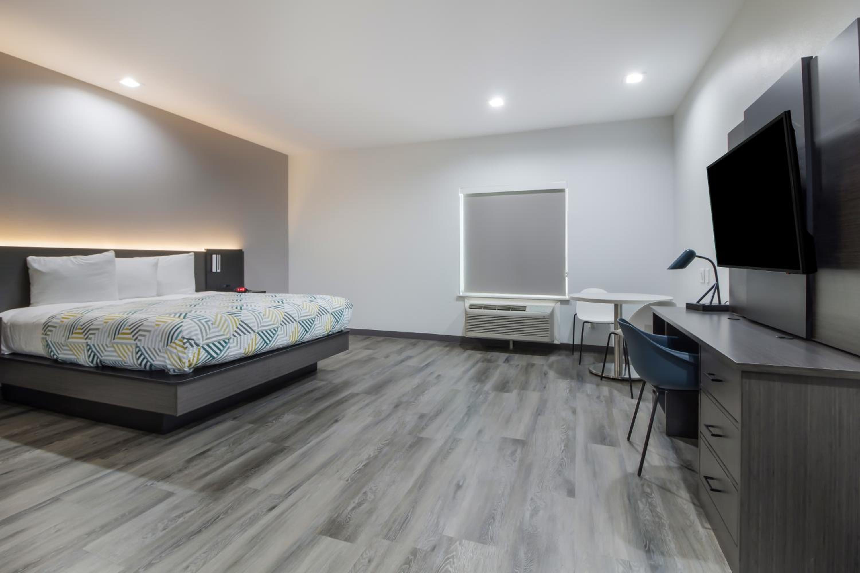 King Room - Disability Access - Non-Smoking photo 1