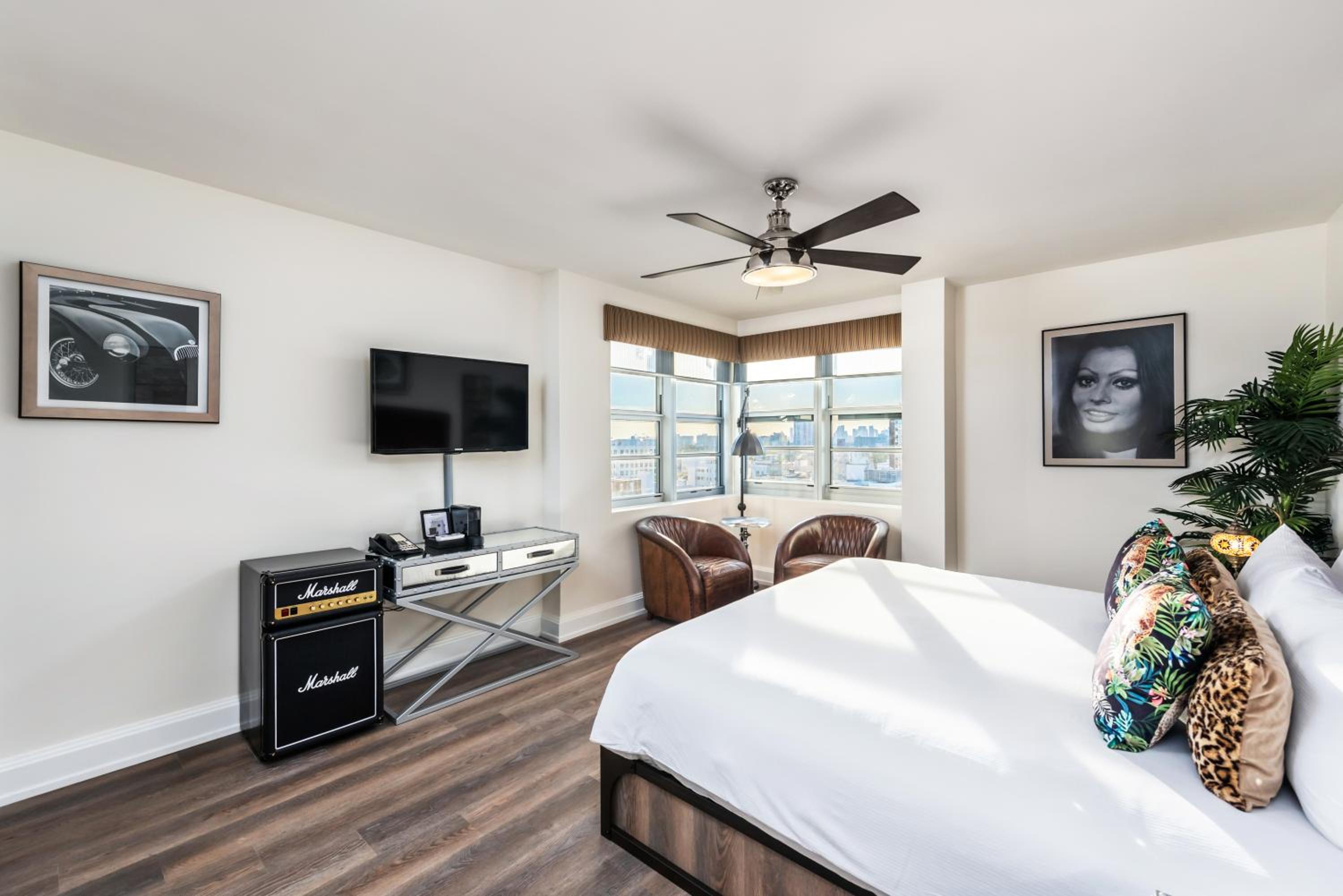 King Room with City View - Photo 5