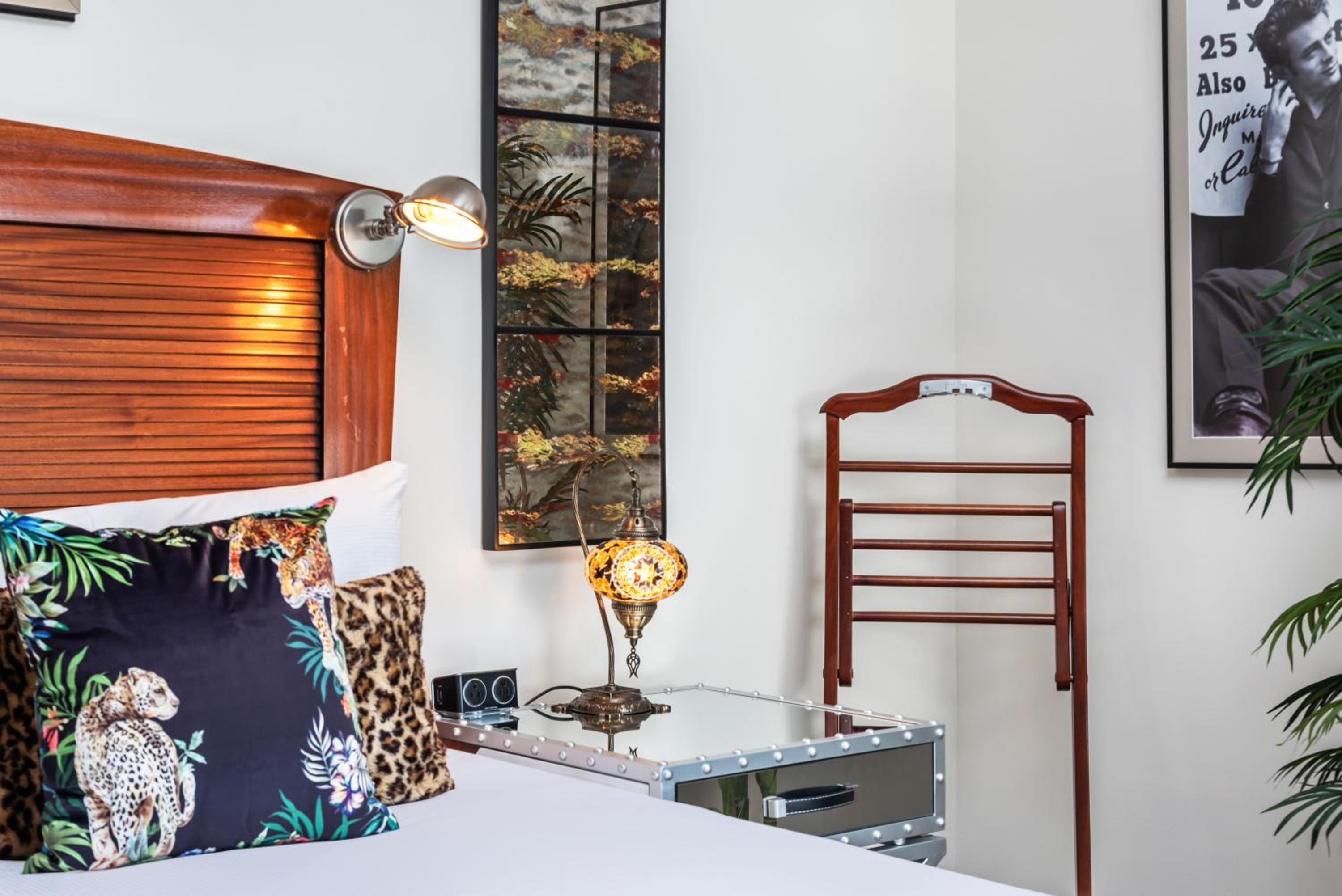 King Room with City View - Photo 6