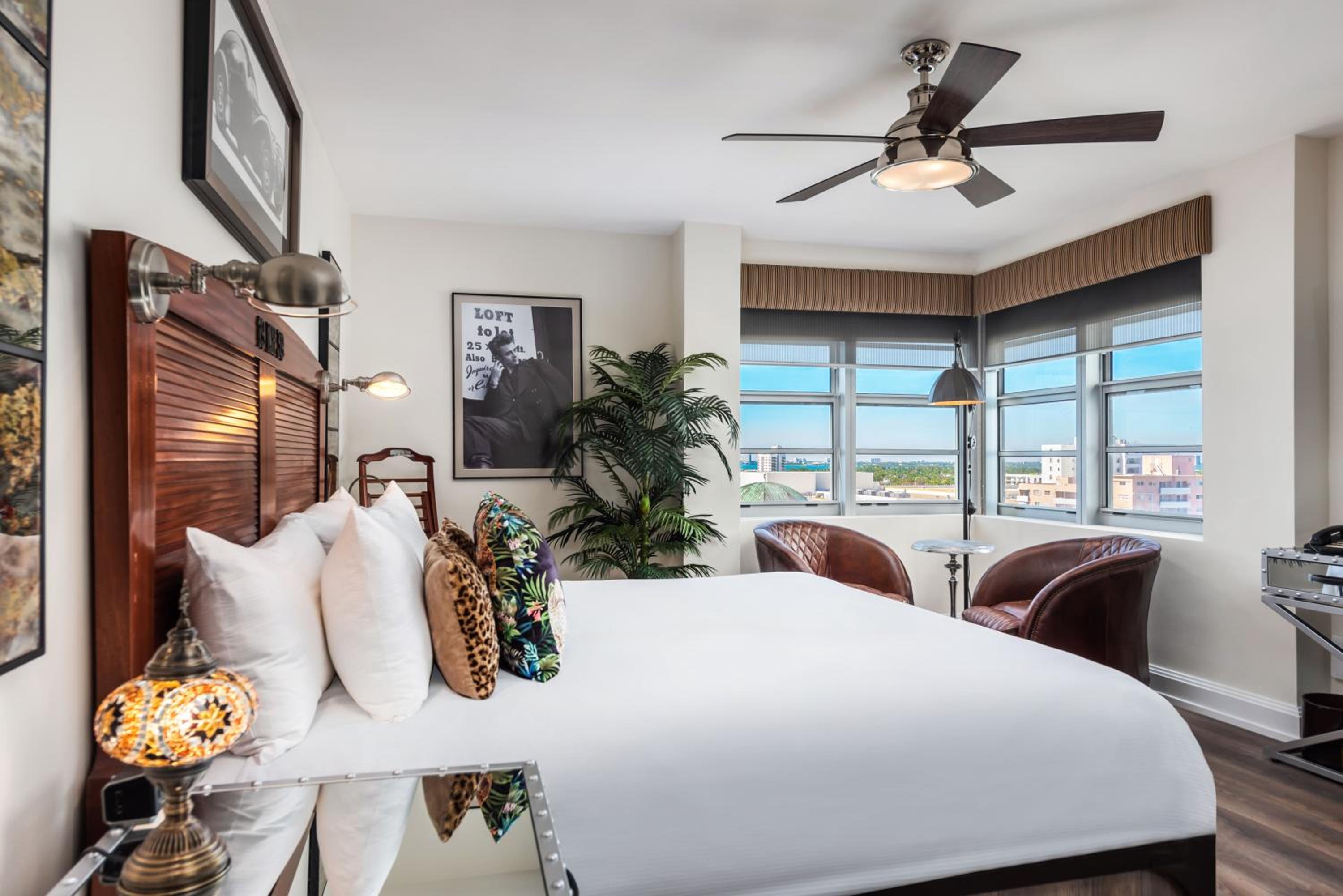 King Room with City View - Photo 1