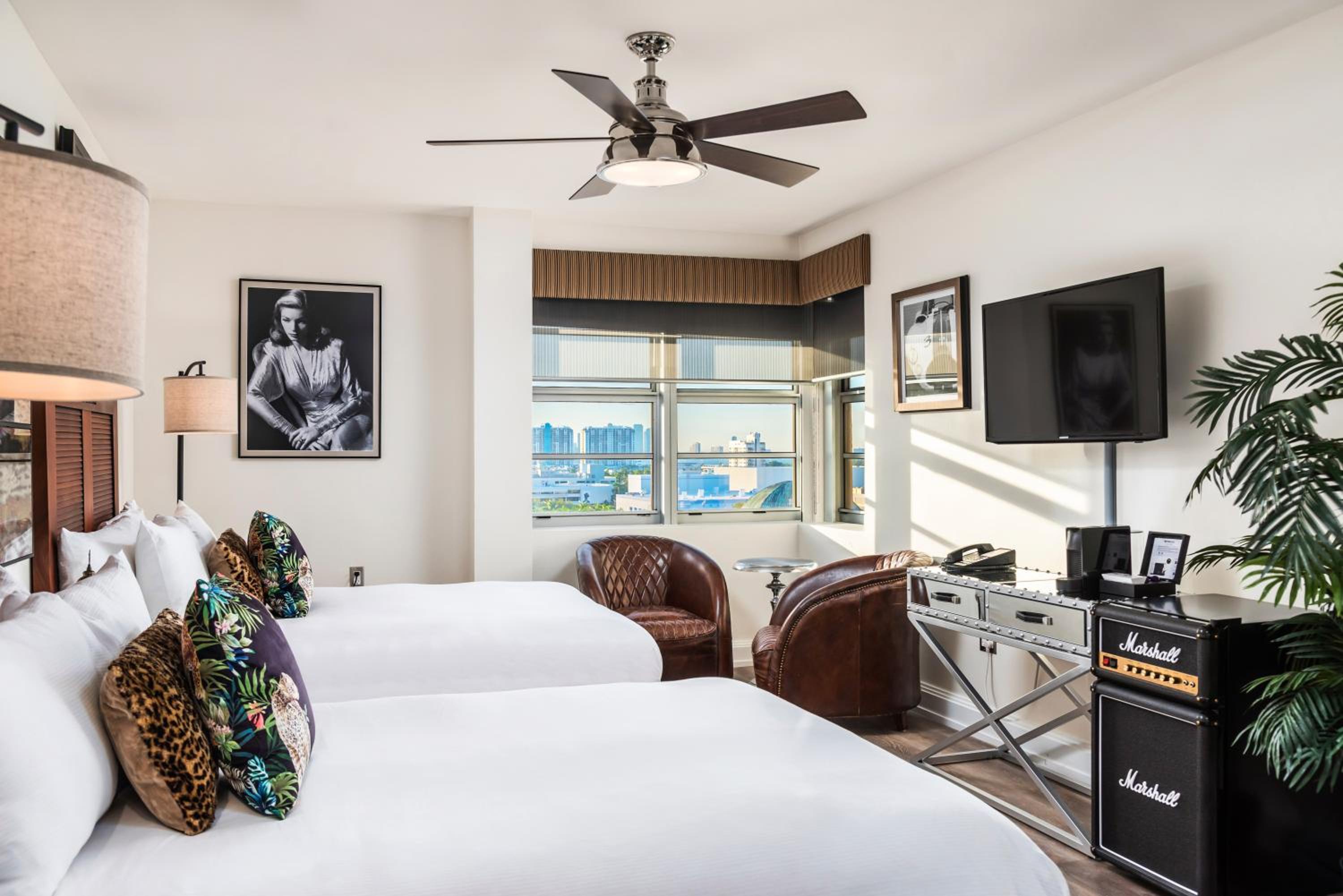 Double Room with Two Double Beds - City View - Photo 4