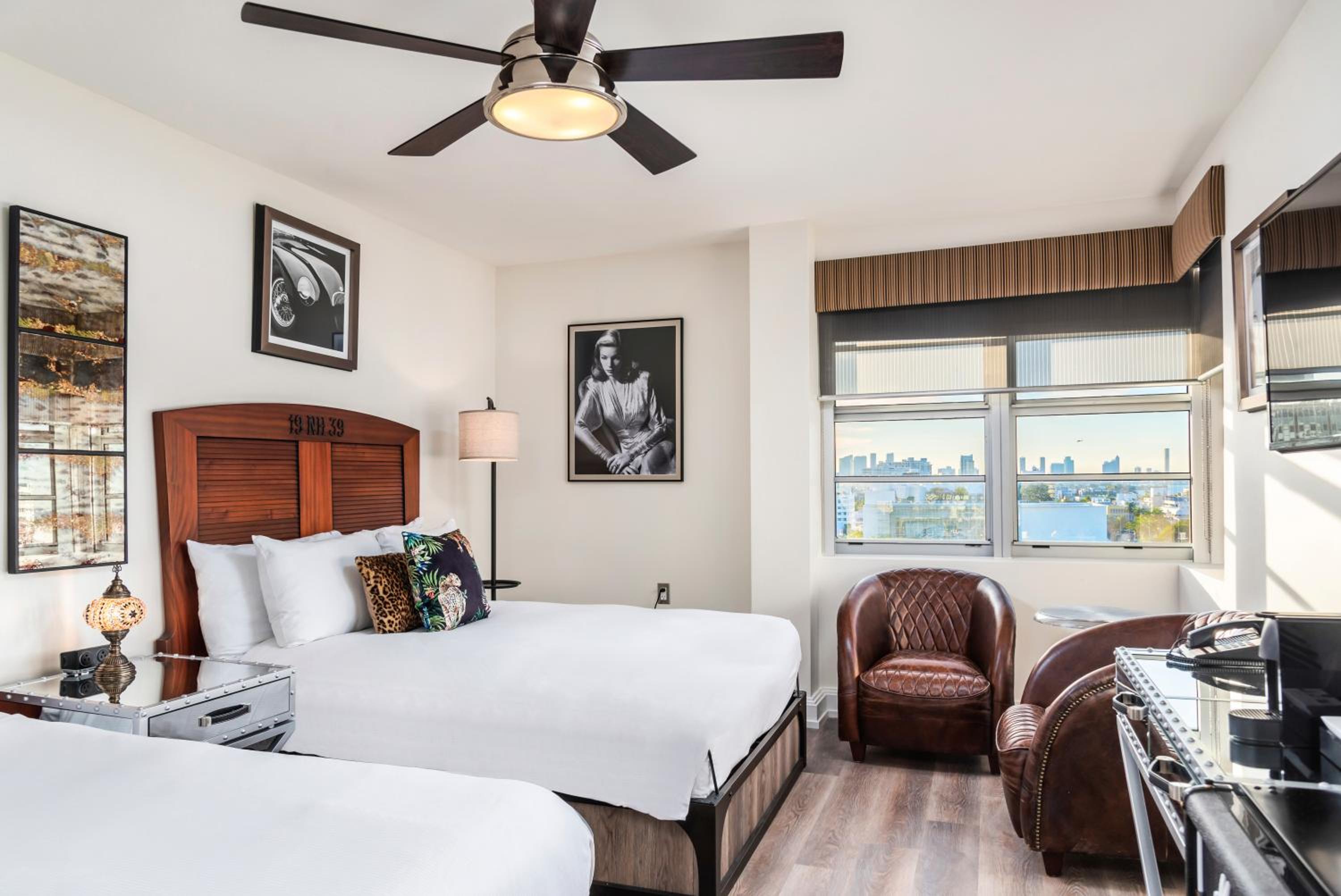 Double Room with Two Double Beds - City View - Photo 1