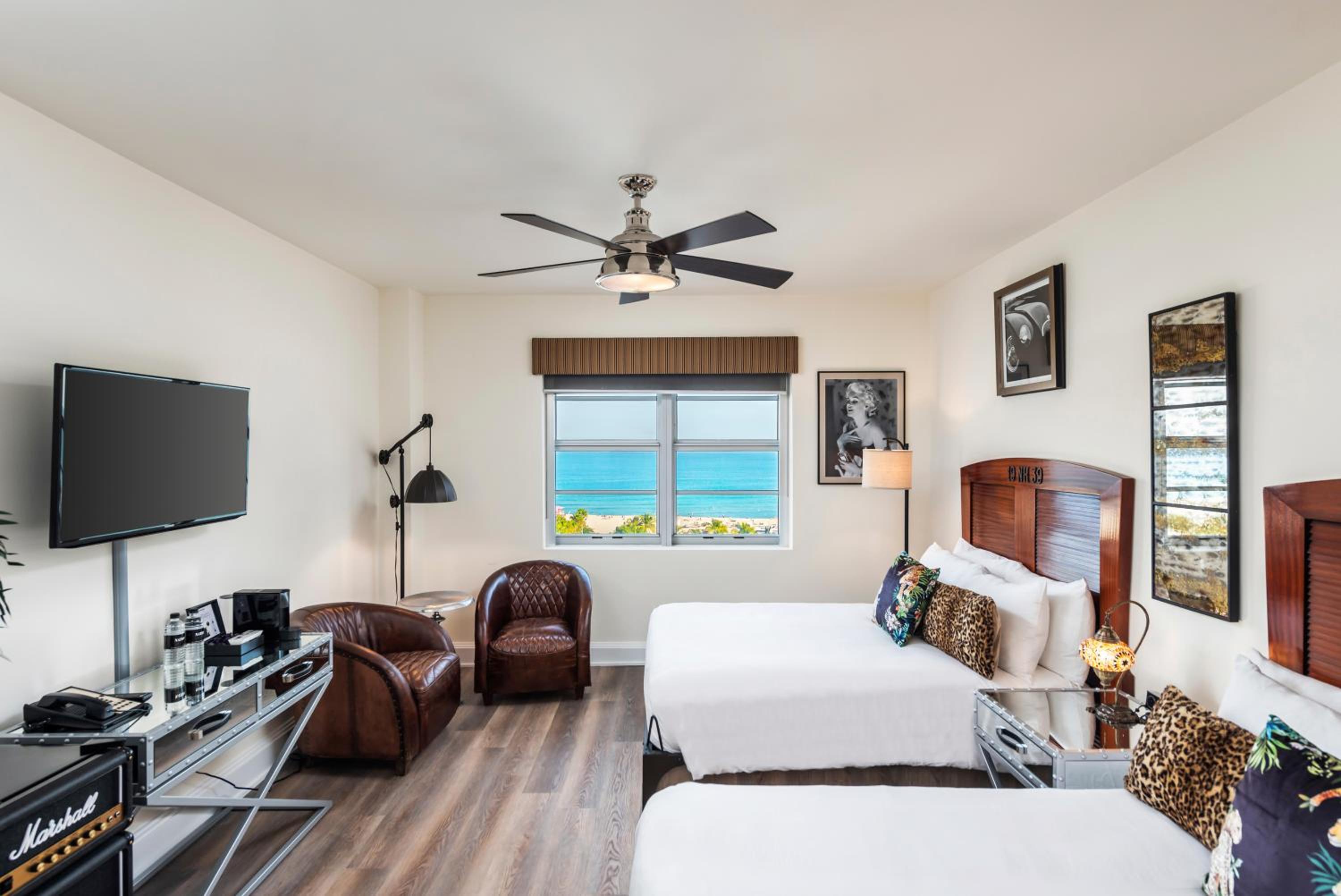 Double Room with Two Double Beds - Ocean View - Photo 1