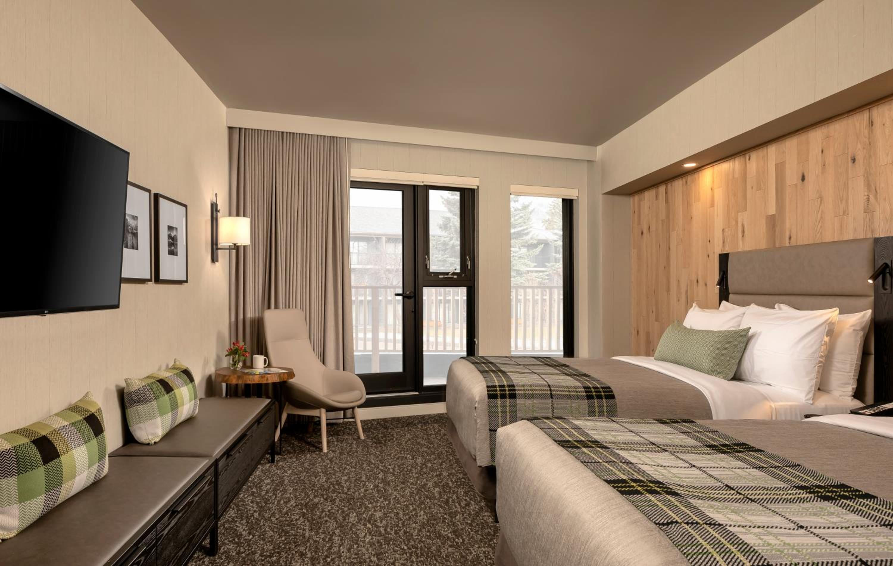 Junior Studio, 2 Queen beds, Partial View with Balcony