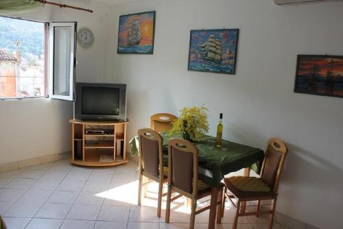 Apartment 3 photo 2
