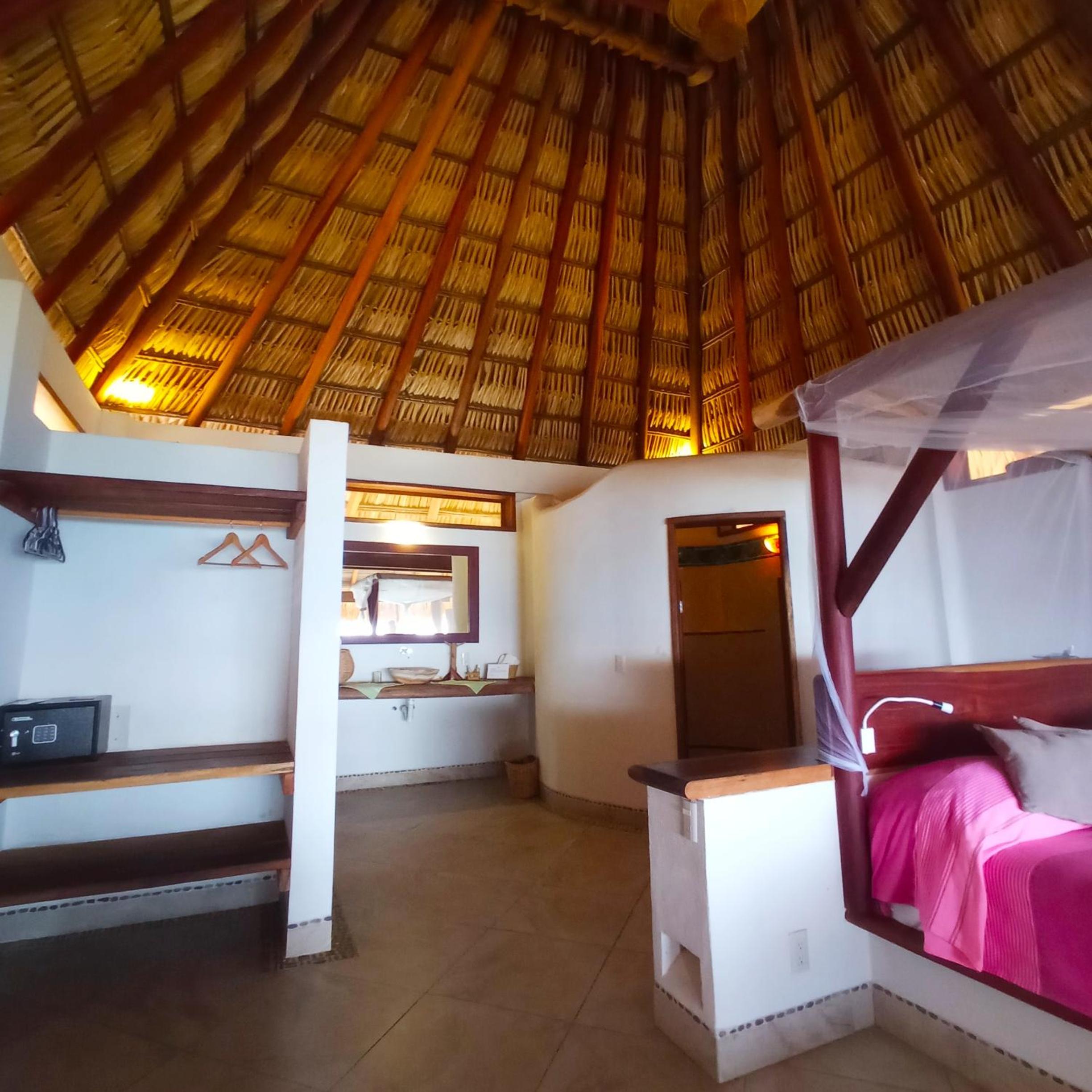 Deluxe Bungalow with Sea View - Photo 3