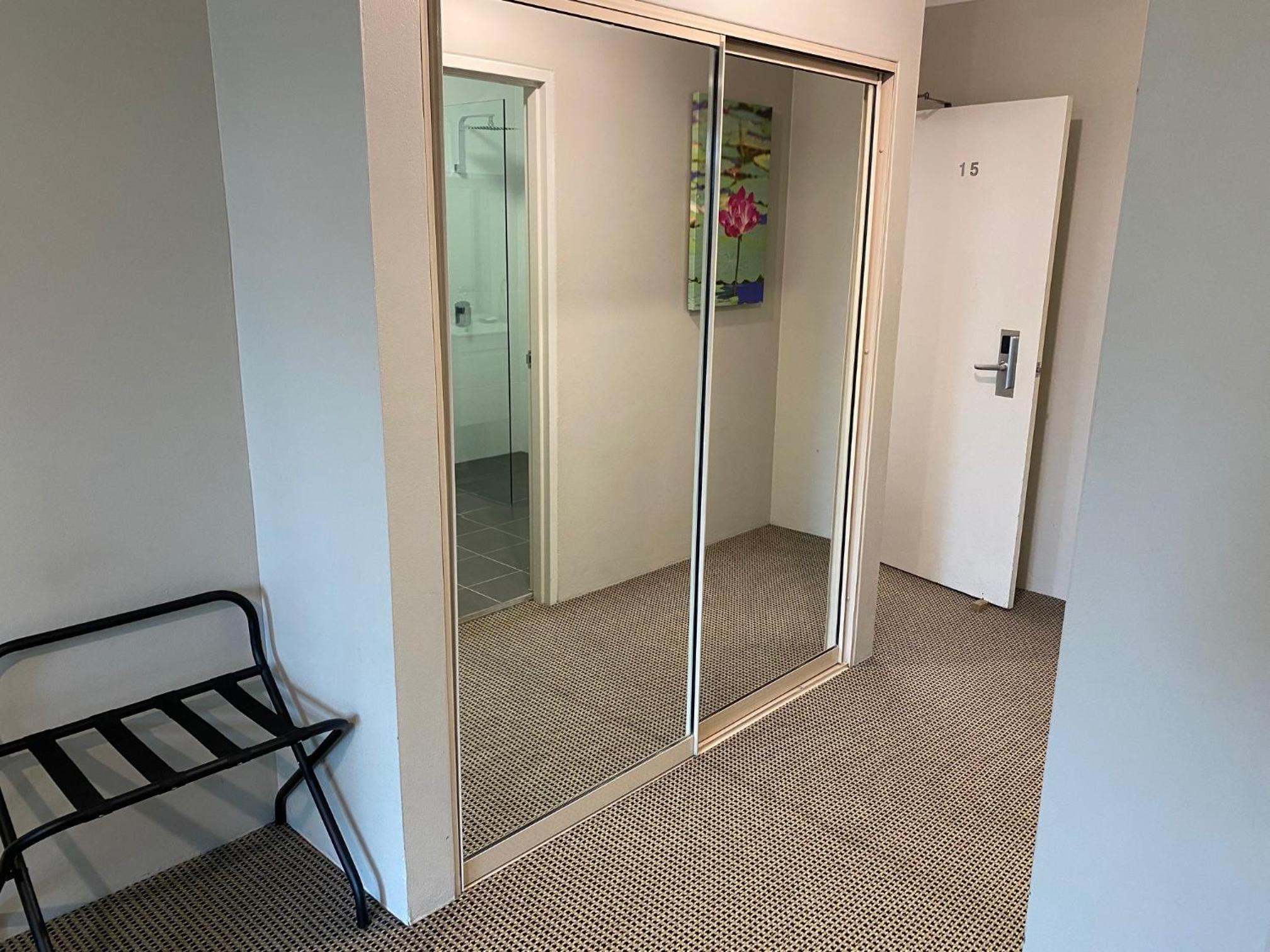 Executive Suite - Photo 2