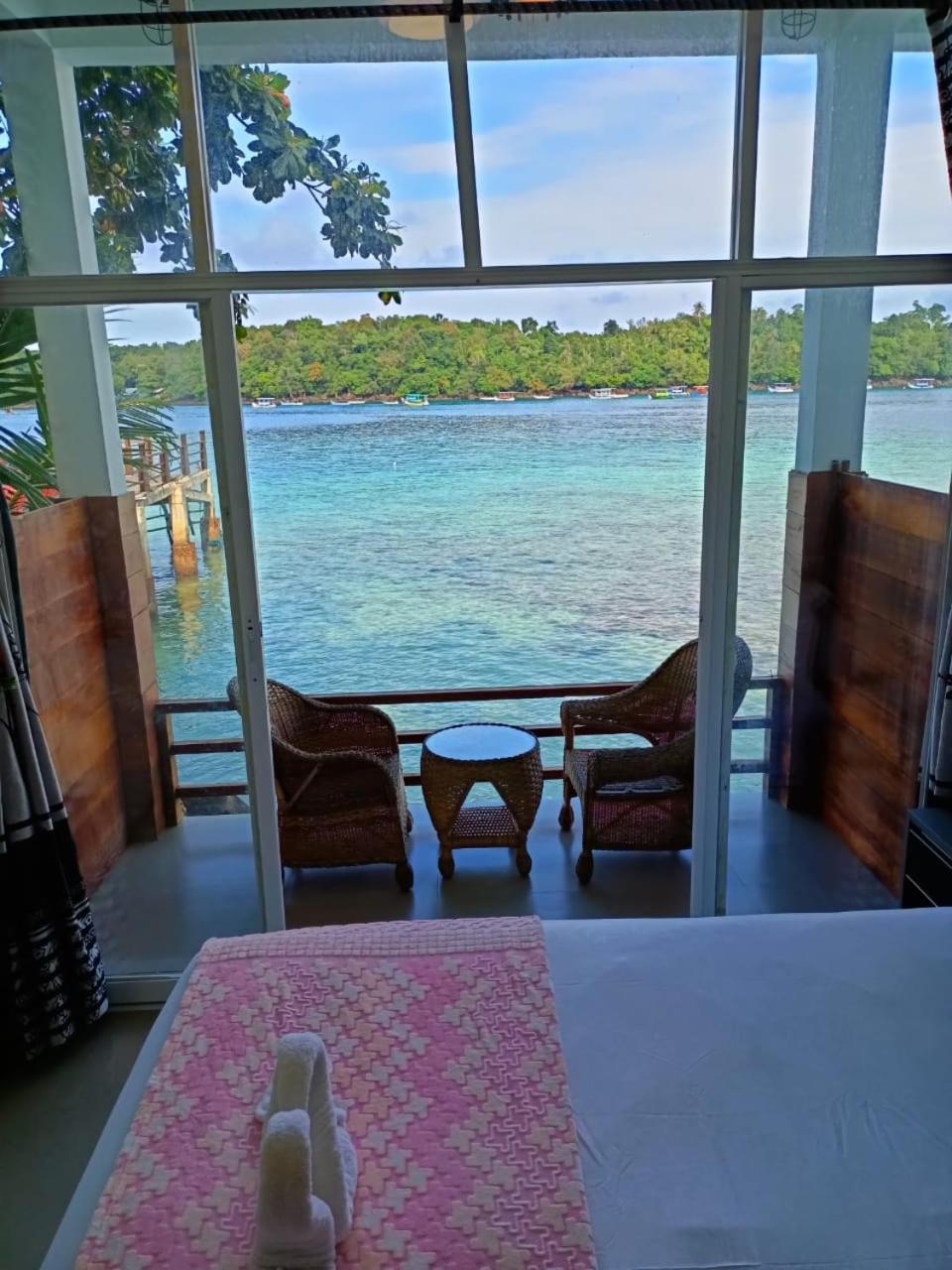 Superior Triple Room with Sea View photo 3
