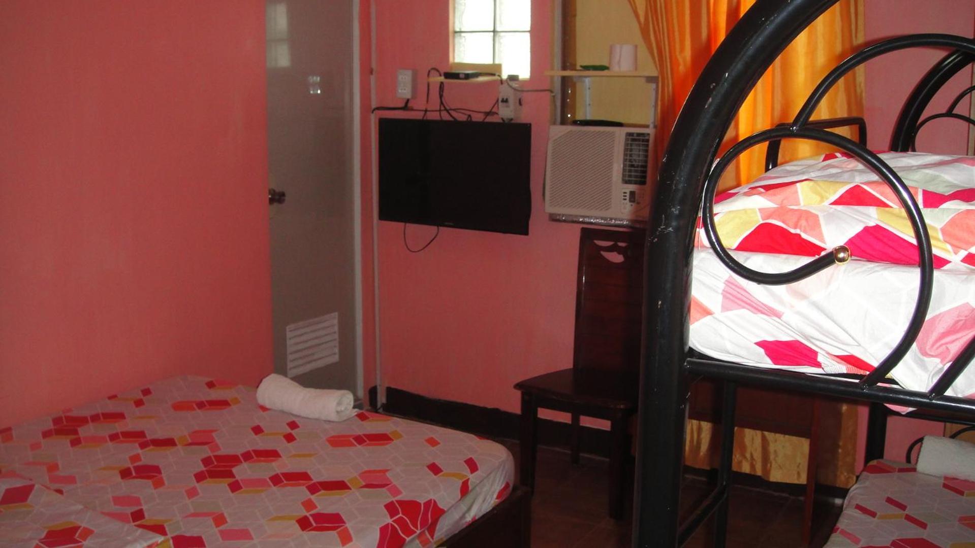Deluxe Double Room (2 Adults + 1 Child) - Photo 1