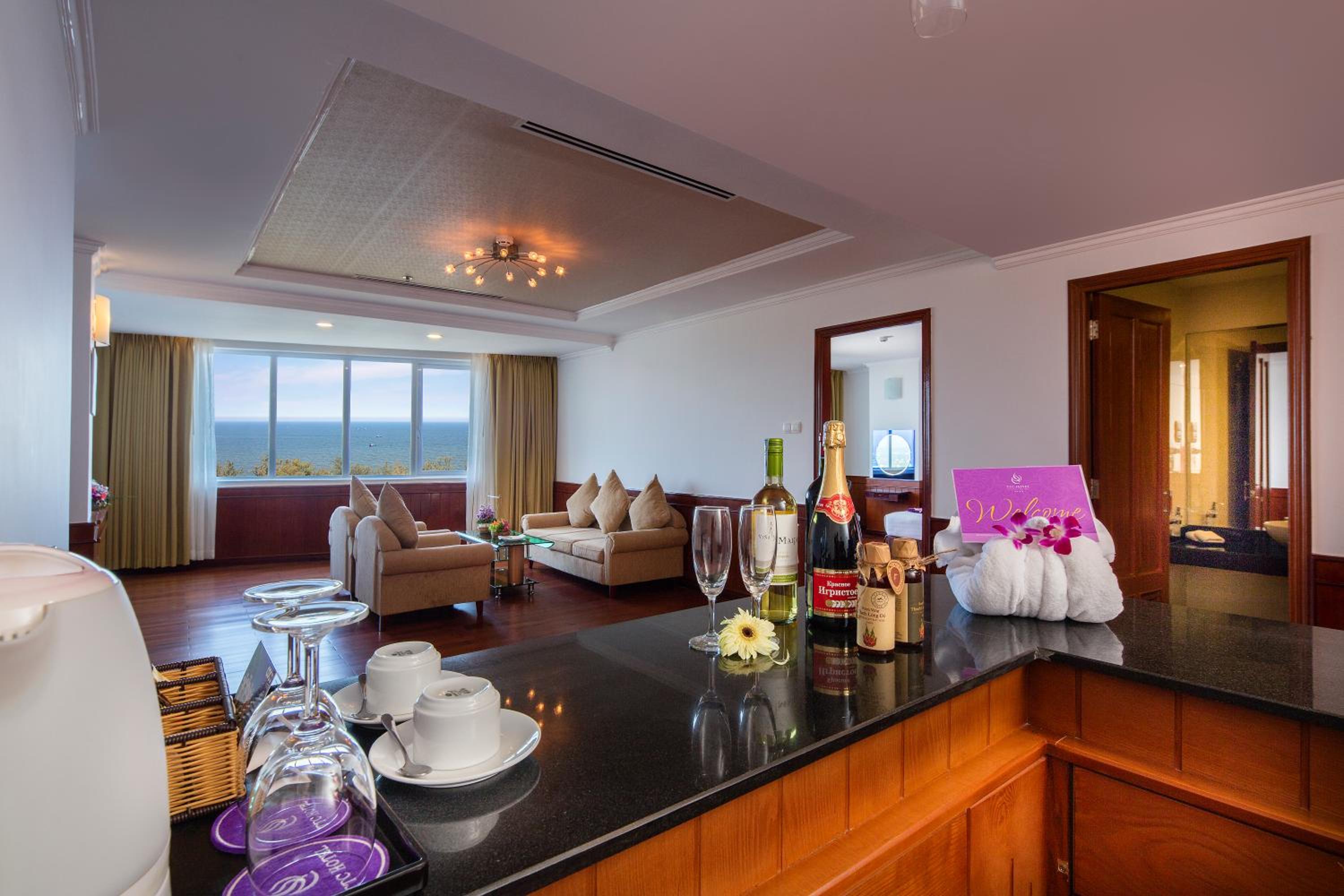 Junior Suite with Ocean View - Photo 10